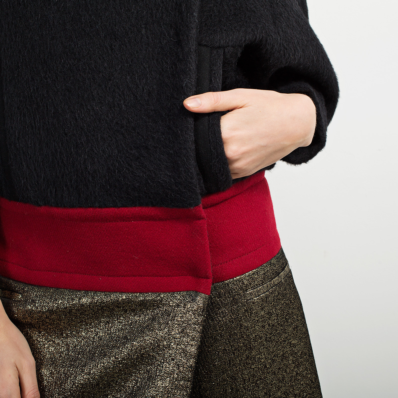 Пальто черного цвета Diane von Furstenberg - фото из каталога магазина брендовой одежды Second Friend Store Пальто Diane von Furstenberg - купить оригинал в секонд-хенде SFS - 5