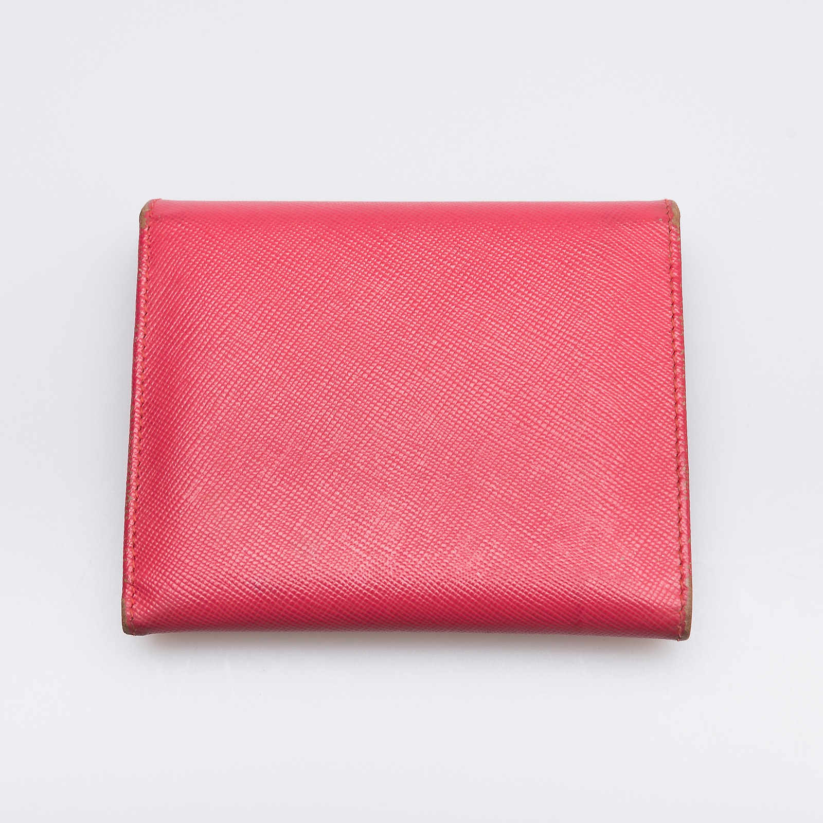 Кошелек розового цвета Prada - фото из каталога магазина брендовой одежды Second Friend Store Кошелек Prada - купить оригинал в секонд-хенде SFS - 2