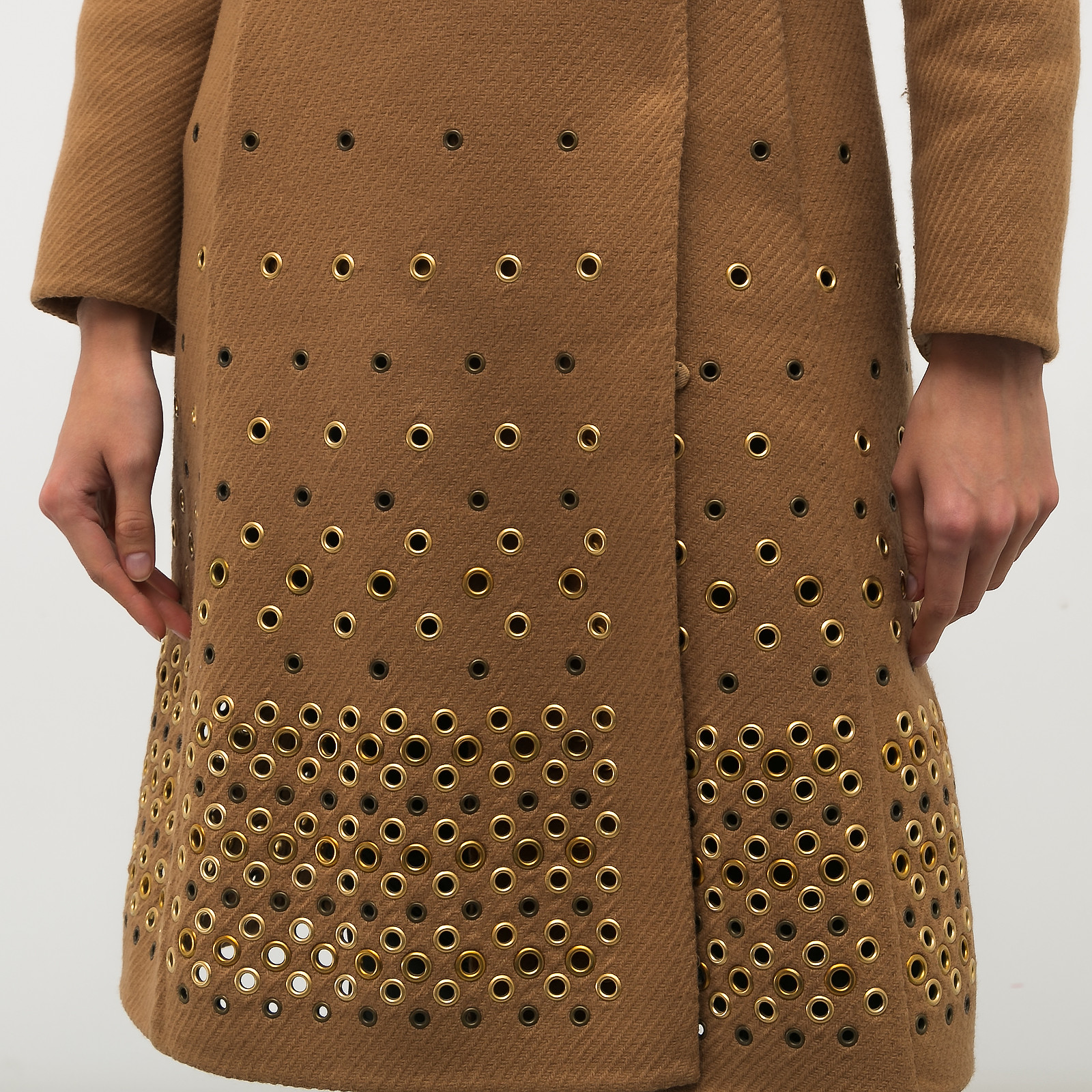 Пальто бежевого цвета Prada - фото из каталога магазина брендовой одежды Second Friend Store Пальто Prada - купить оригинал в секонд-хенде SFS - 4