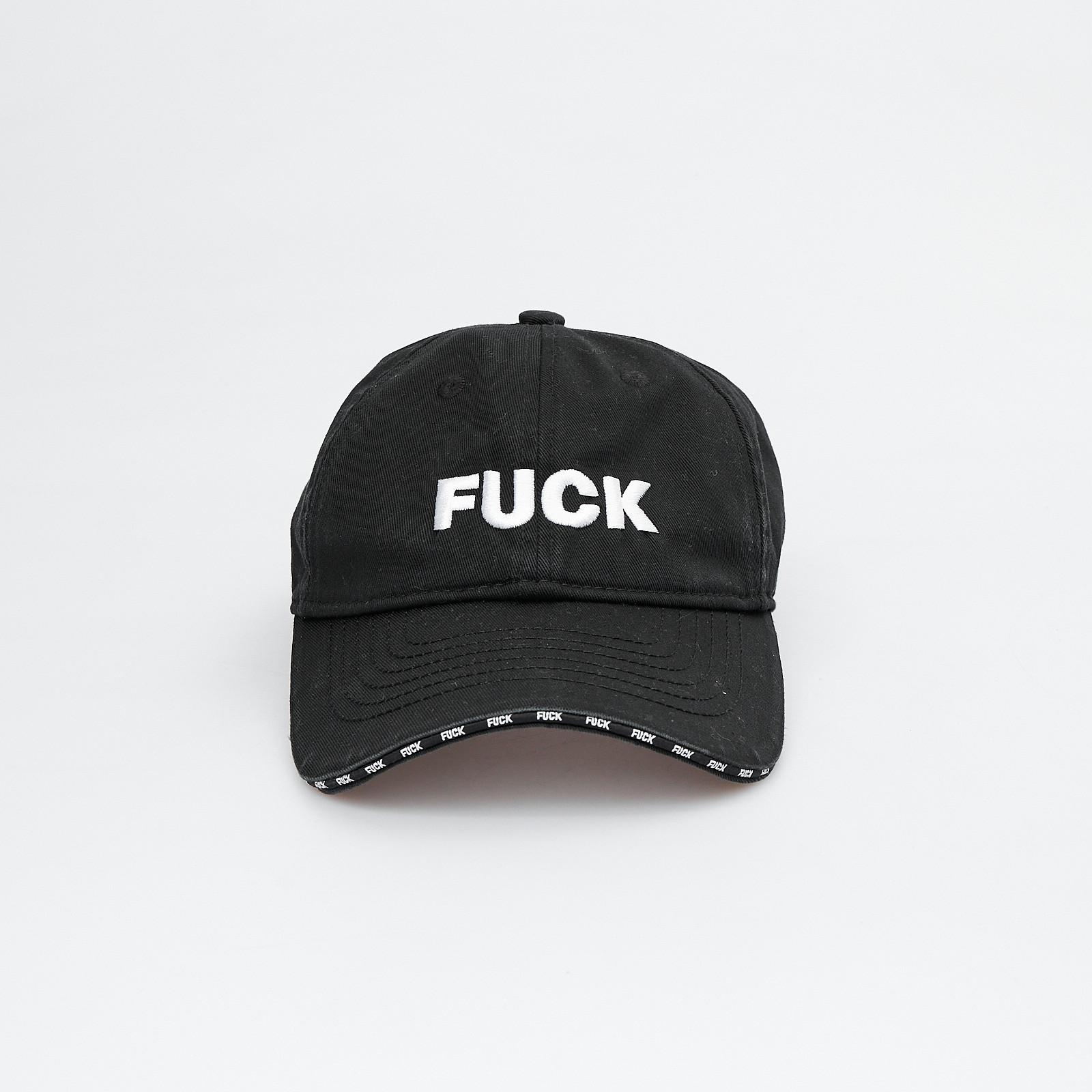 Кепка черного цвета Vetements - фото из каталога магазина брендовой одежды Second Friend Store Кепка Vetements - купить оригинал в секонд-хенде SFS - 1