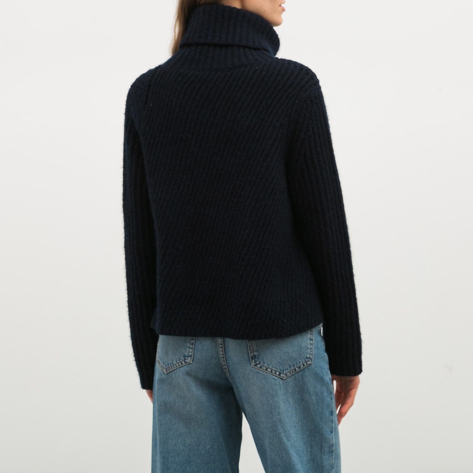 Свитер синего цвета Celine - фото из каталога магазина брендовой одежды Second Friend Store Свитер Celine - купить оригинал в секонд-хенде SFS - 3