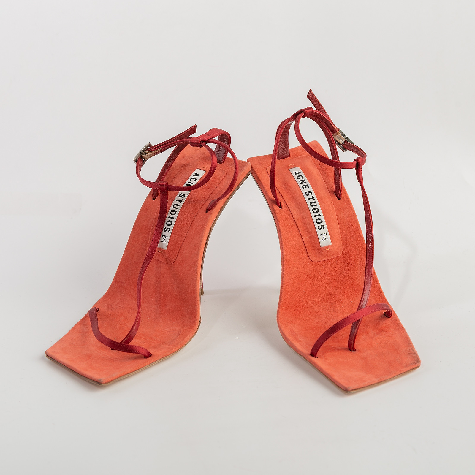 Босоножки  красного цвета Acne Studios - фото из каталога магазина брендовой одежды Second Friend Store Босоножки Acne Studios - купить оригинал в секонд-хенде SFS - 2