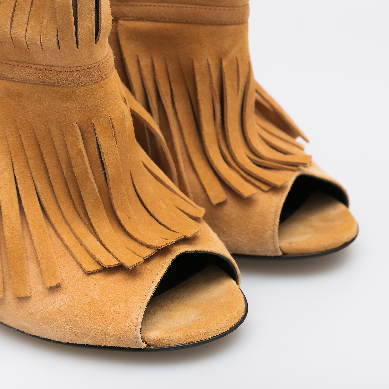 Ботильоны бежевого цвета Gucci - фото из каталога магазина брендовой одежды Second Friend Store Ботильоны Gucci - купить оригинал в секонд-хенде SFS - 4