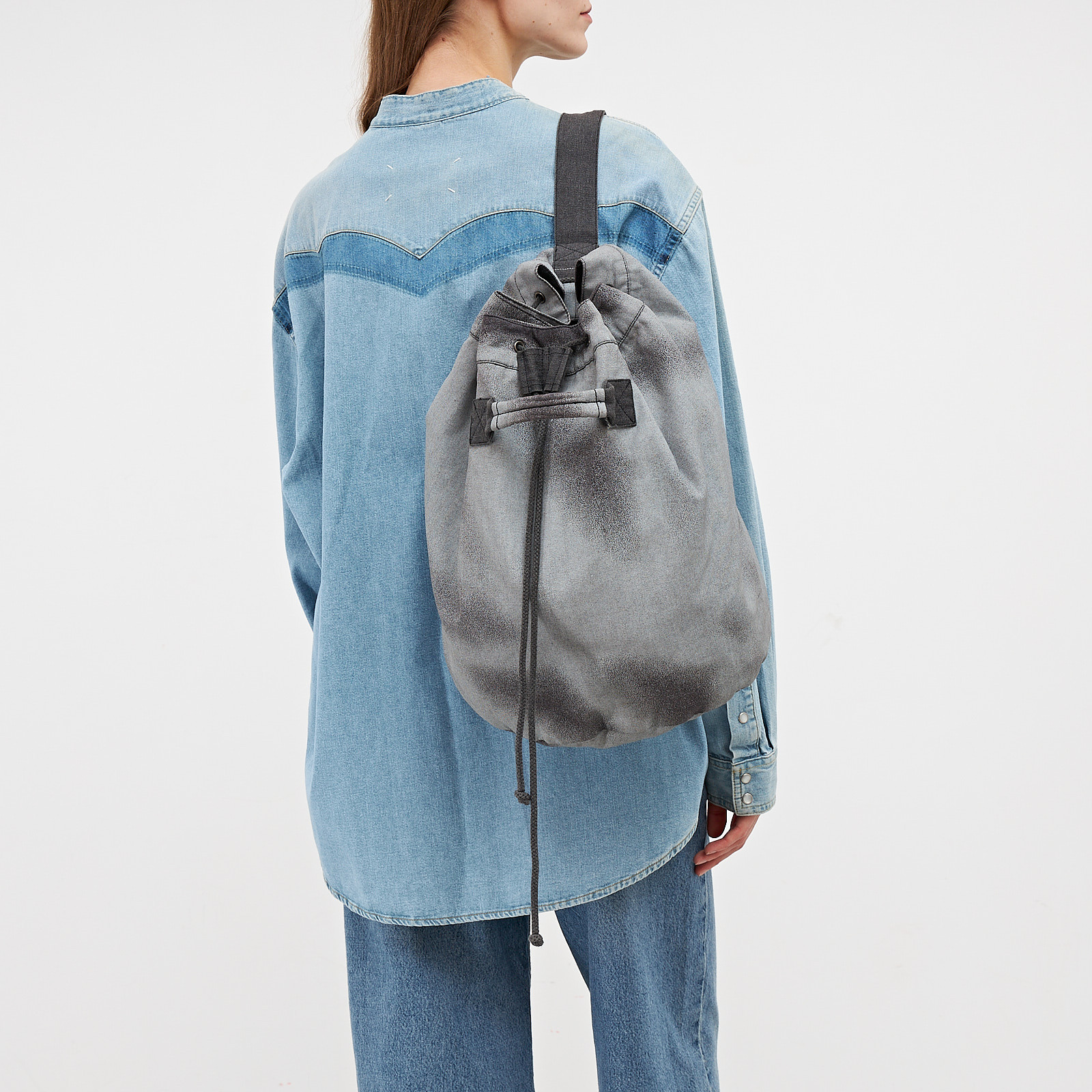 Сумка серого цвета MM6 Maison Margiela - фото из каталога магазина брендовой одежды Second Friend Store Сумка MM6 Maison Margiela - купить оригинал в секонд-хенде SFS - 2