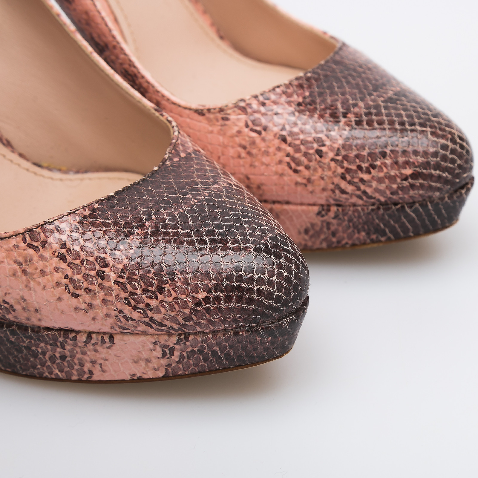 Туфли розового цвета Miu Miu - фото из каталога магазина брендовой одежды Second Friend Store Туфли Miu Miu - купить оригинал в секонд-хенде SFS - 4
