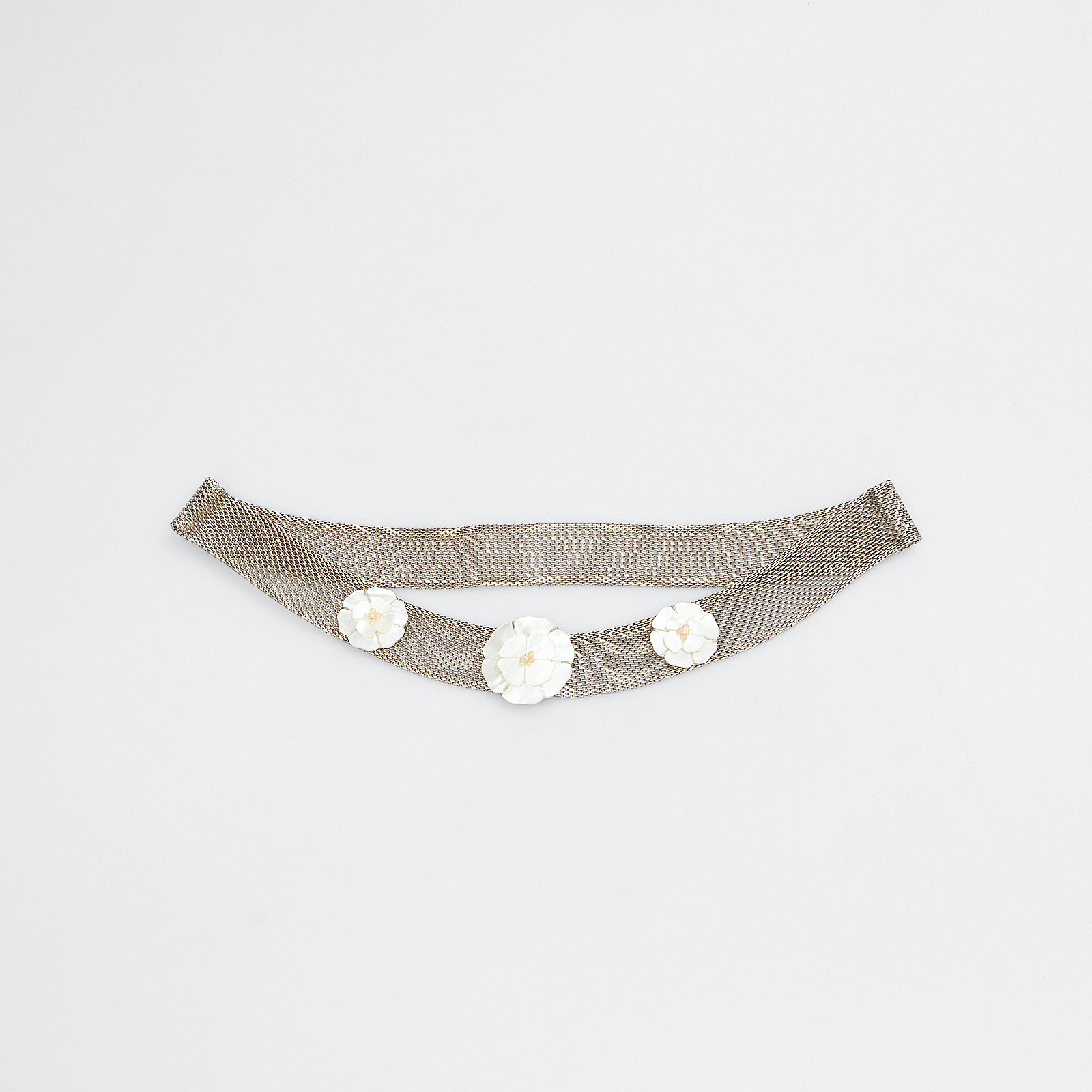 Пояс серебряного цвета Chanel - фото из каталога магазина брендовой одежды Second Friend Store Пояс Chanel - купить оригинал в секонд-хенде SFS - 1