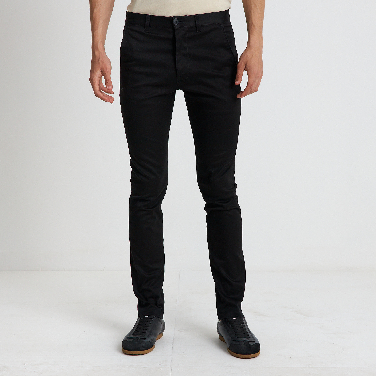 Брюки черного цвета Saint Laurent - фото из каталога магазина брендовой одежды Second Friend Store Брюки Saint Laurent - купить оригинал в секонд-хенде SFS - 1