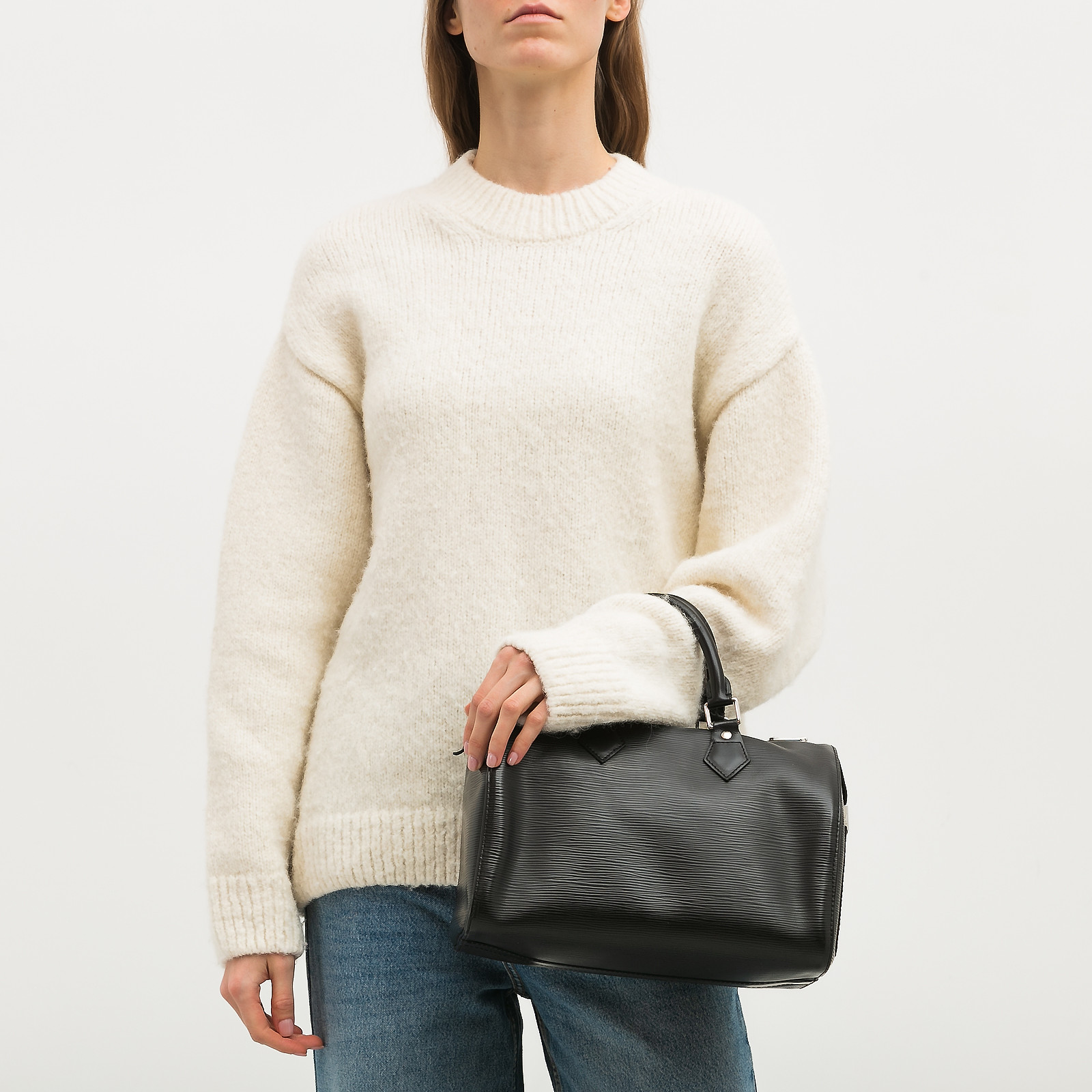 Сумка черного цвета Louis Vuitton - фото из каталога магазина брендовой одежды Second Friend Store Сумка Louis Vuitton - купить оригинал в секонд-хенде SFS - 2