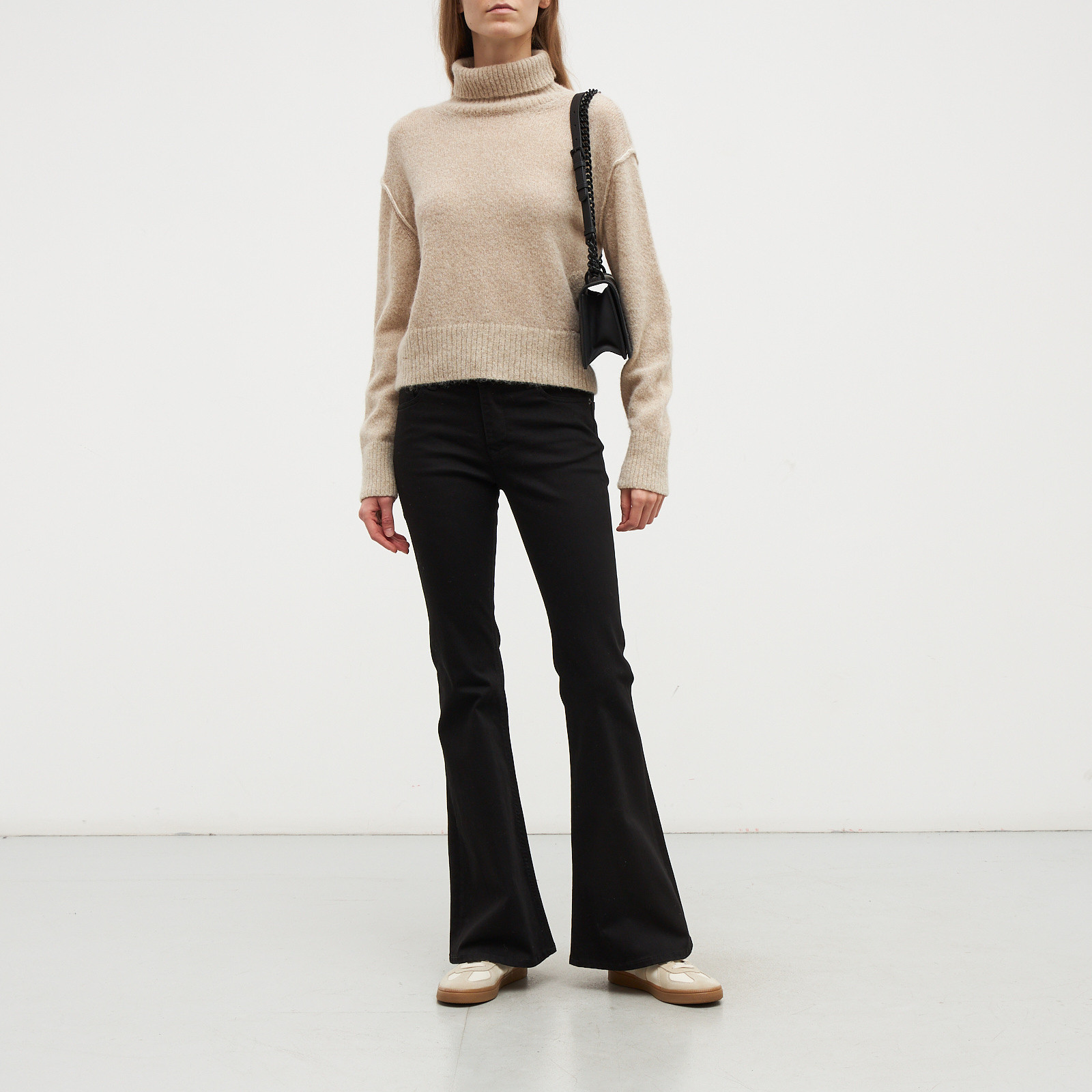 Джинсы черного цвета MM6 Maison Margiela - фото из каталога магазина брендовой одежды Second Friend Store Джинсы MM6 Maison Margiela - купить оригинал в секонд-хенде SFS - 3