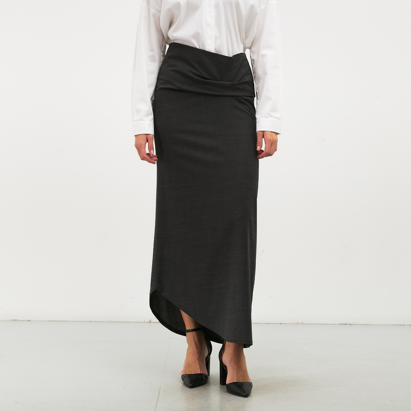 Юбка серого цвета Brunello Cucinelli - фото из каталога магазина брендовой одежды Second Friend Store Юбка Brunello Cucinelli - купить оригинал в секонд-хенде SFS - 1