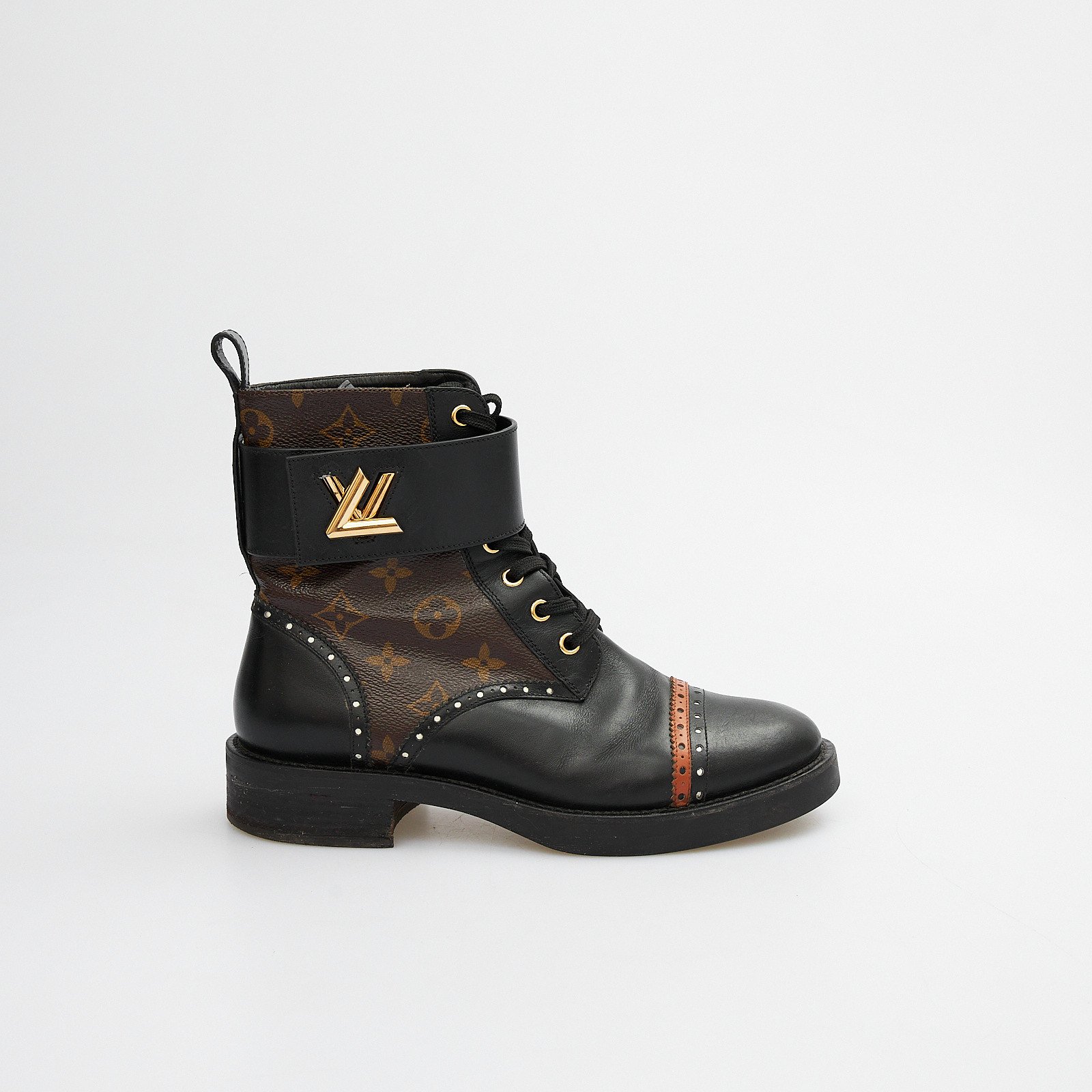 Ботинки черного цвета Louis Vuitton - фото из каталога магазина брендовой одежды Second Friend Store Ботинки Louis Vuitton - купить оригинал в секонд-хенде SFS - 1