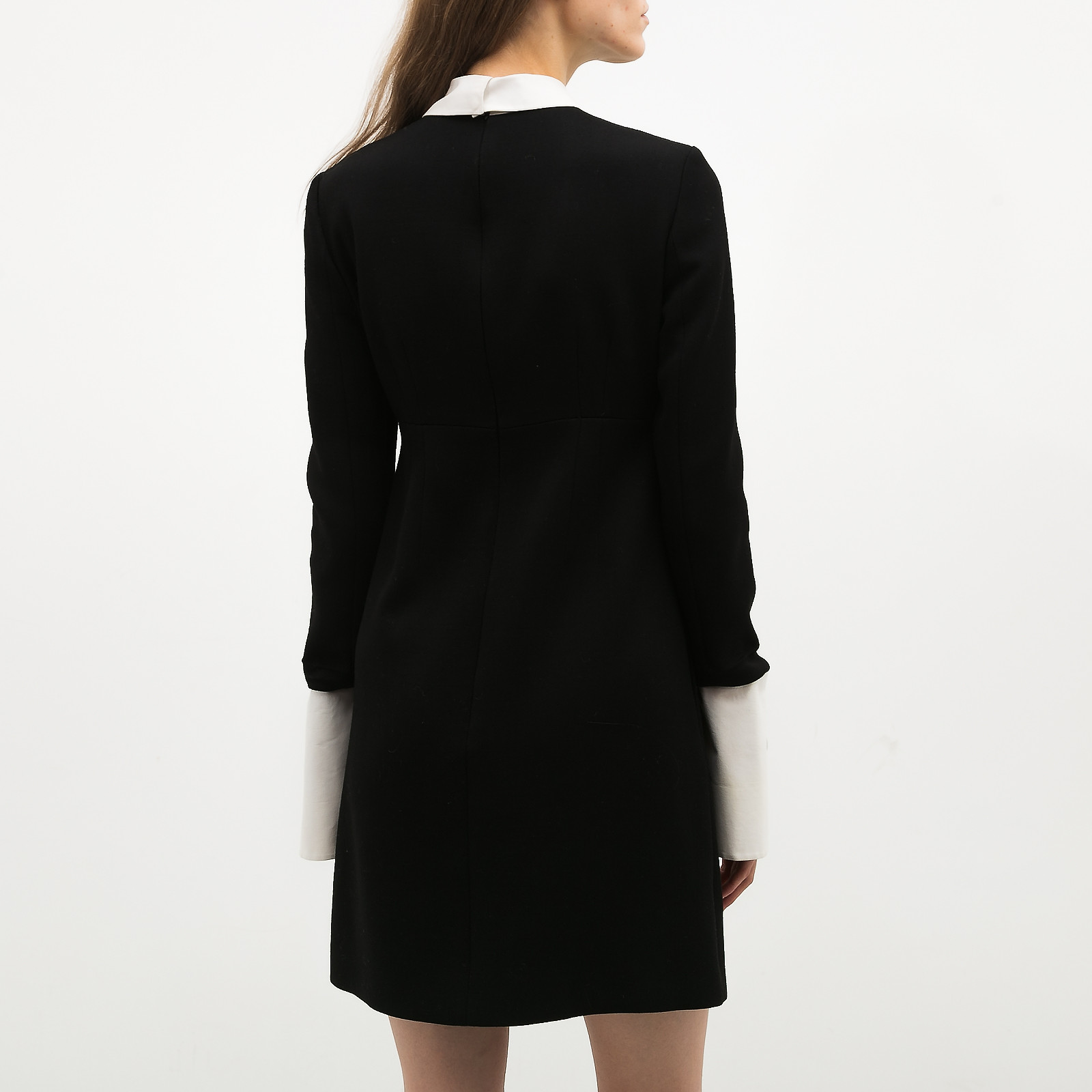 Платье черного цвета Alexander McQueen - фото из каталога магазина брендовой одежды Second Friend Store Платье Alexander McQueen - купить оригинал в секонд-хенде SFS - 2