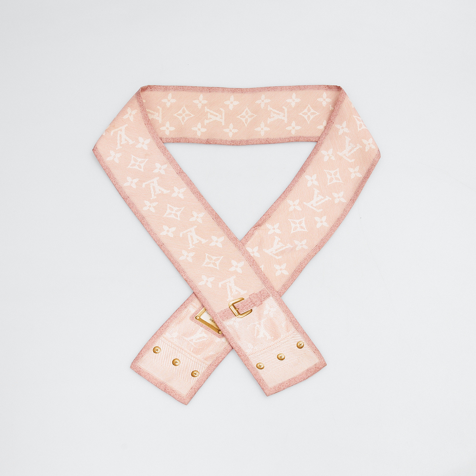 Платок розового цвета Louis Vuitton - фото из каталога магазина брендовой одежды Second Friend Store Платок Louis Vuitton - купить оригинал в секонд-хенде SFS - 3