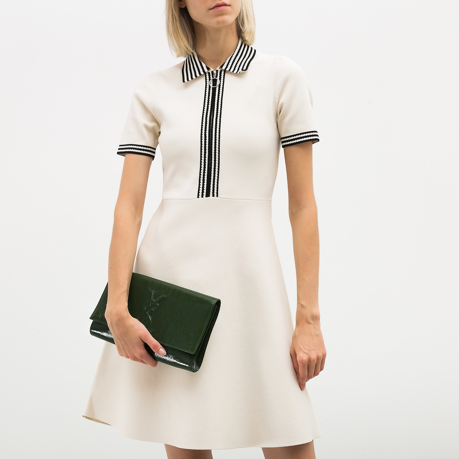 Клатч зеленого цвета Yves Saint Laurent - фото из каталога магазина брендовой одежды Second Friend Store Клатч Yves Saint Laurent - купить оригинал в секонд-хенде SFS - 2