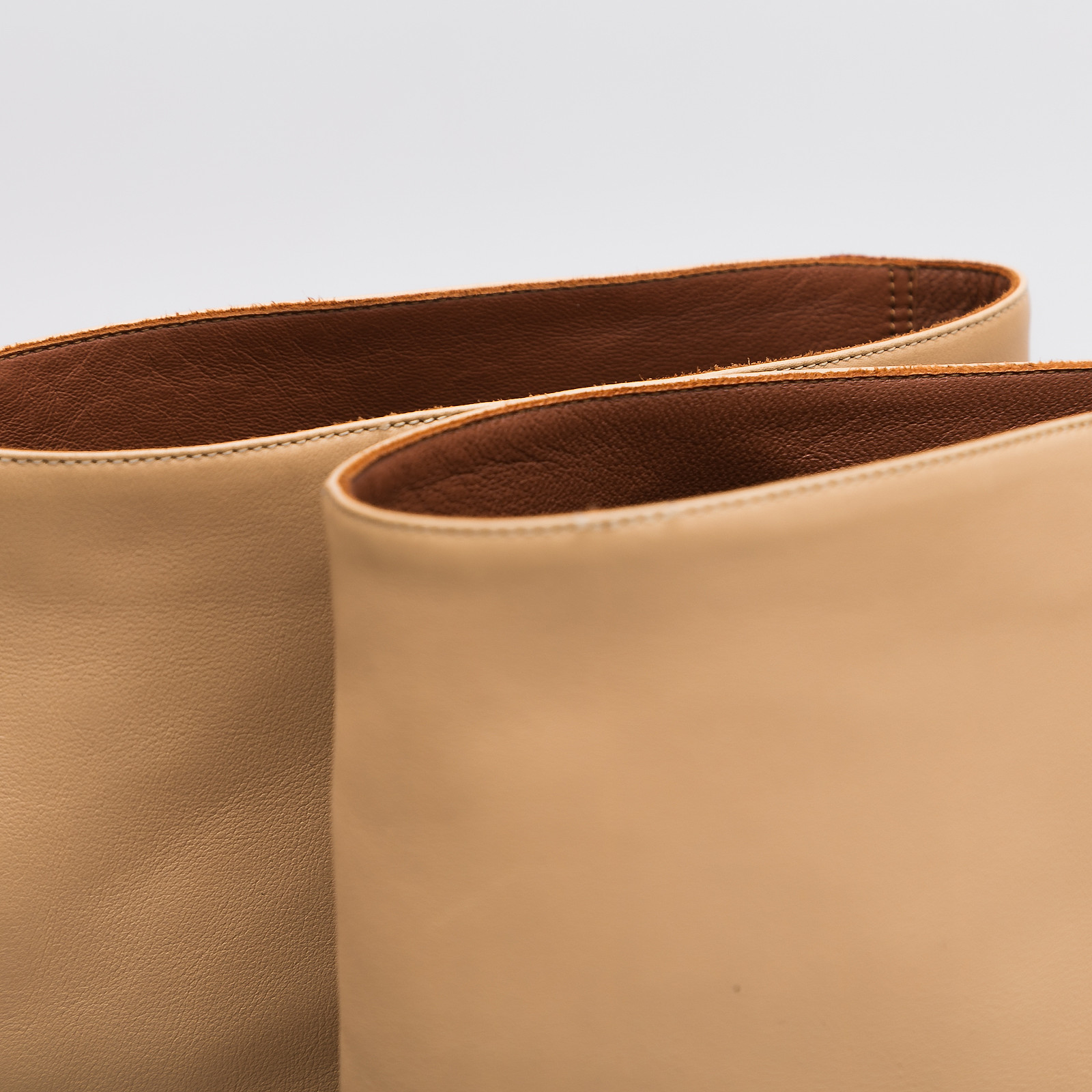 Сапоги бежевого цвета Dolce&Gabbana - фото из каталога магазина брендовой одежды Second Friend Store Сапоги Dolce&Gabbana - купить оригинал в секонд-хенде SFS - 4