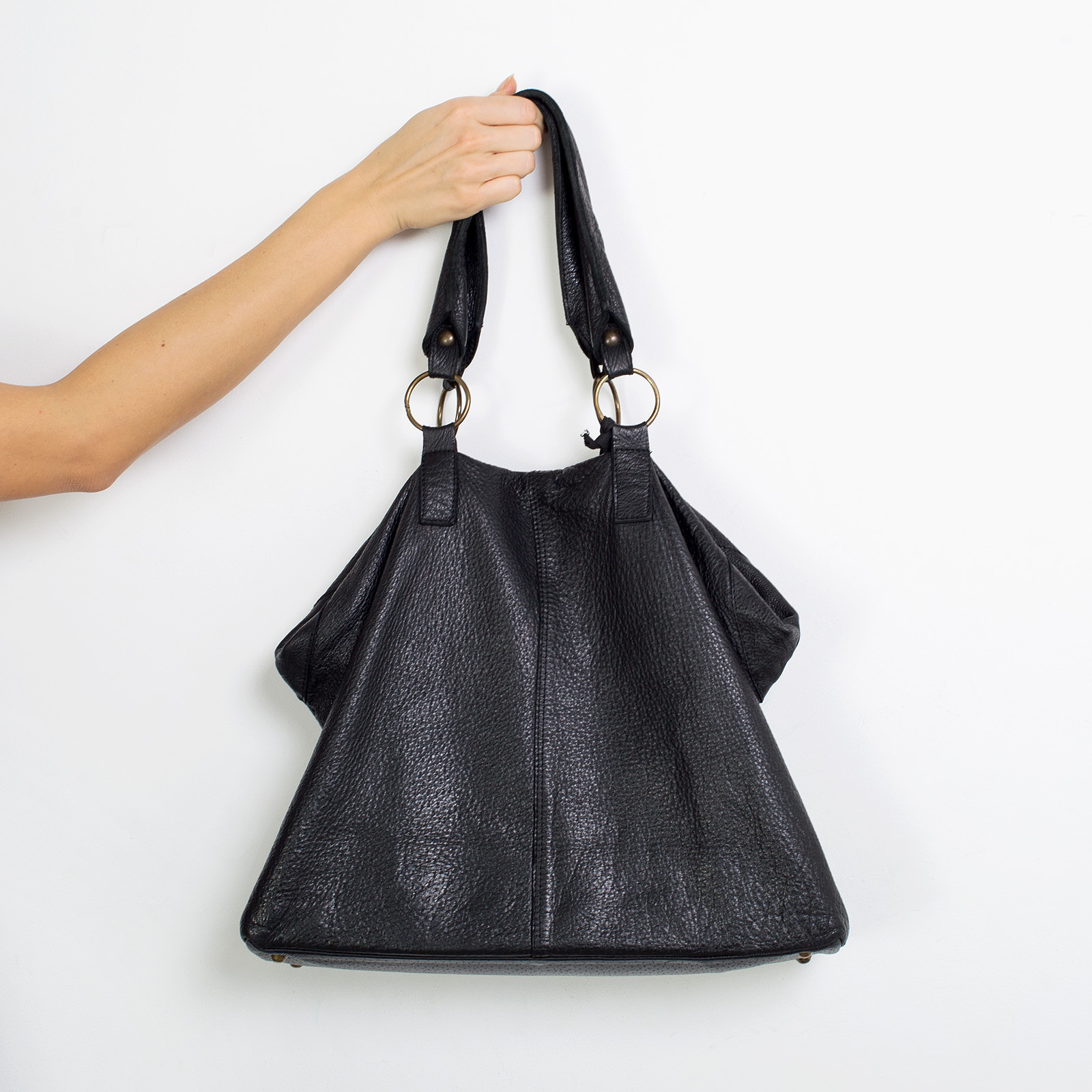 Сумка  черного цвета Collection Privee - фото из каталога магазина брендовой одежды Second Friend Store Сумка Collection Privee - купить оригинал в секонд-хенде SFS - 3