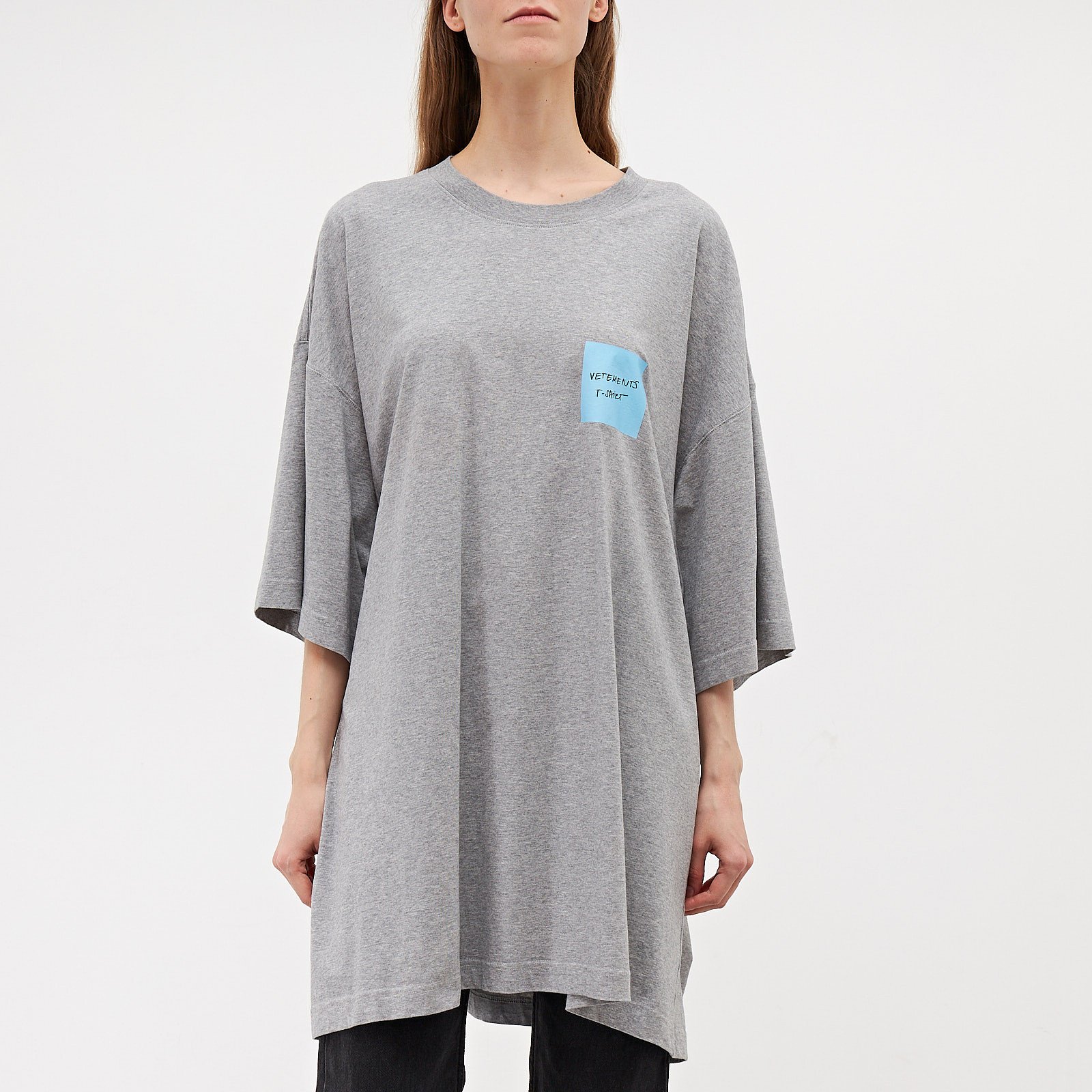 Футболка серого цвета Vetements - фото из каталога магазина брендовой одежды Second Friend Store Футболка Vetements - купить оригинал в секонд-хенде SFS - 1