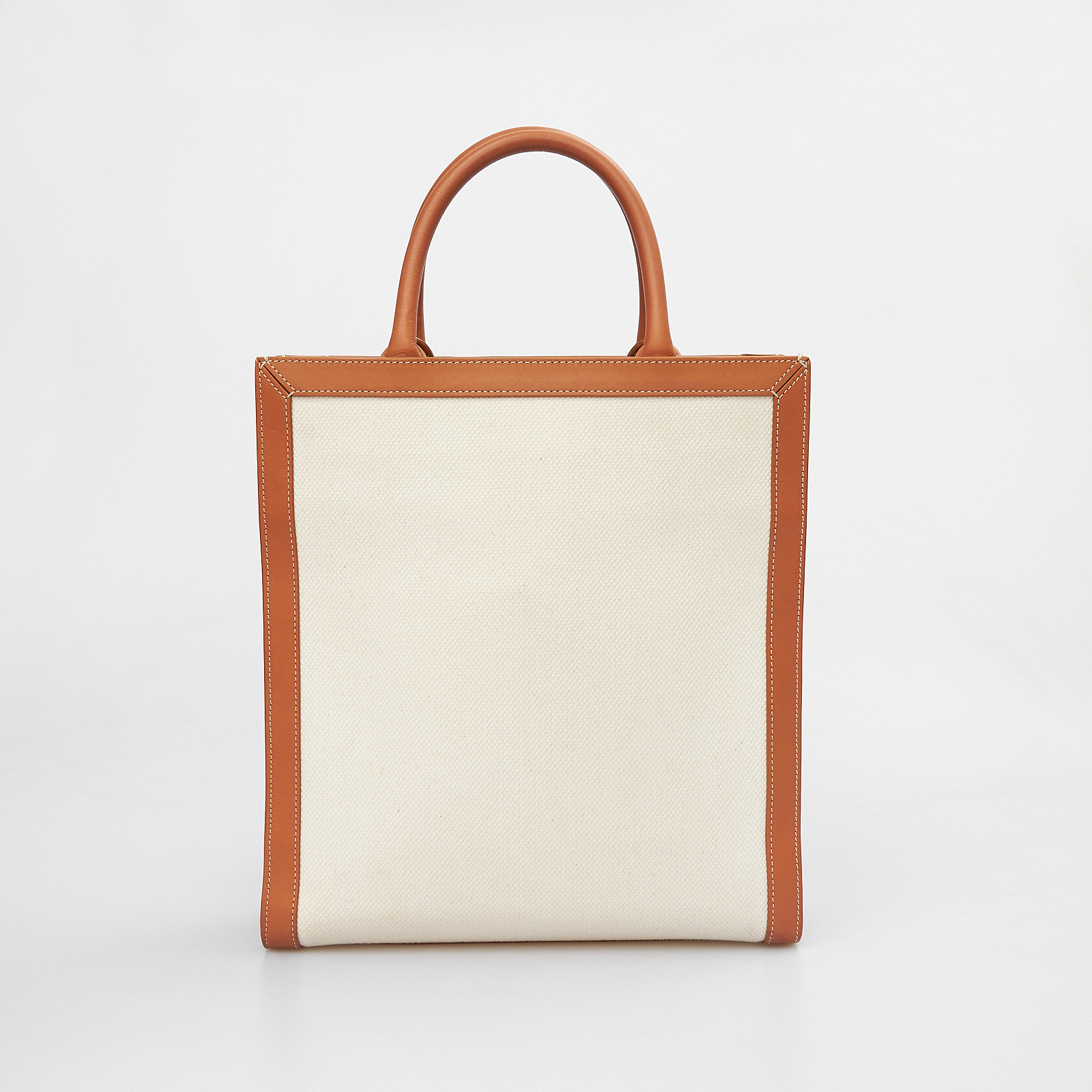 Сумка белого цвета Celine - фото из каталога магазина брендовой одежды Second Friend Store Сумка Celine - купить оригинал в секонд-хенде SFS - 4