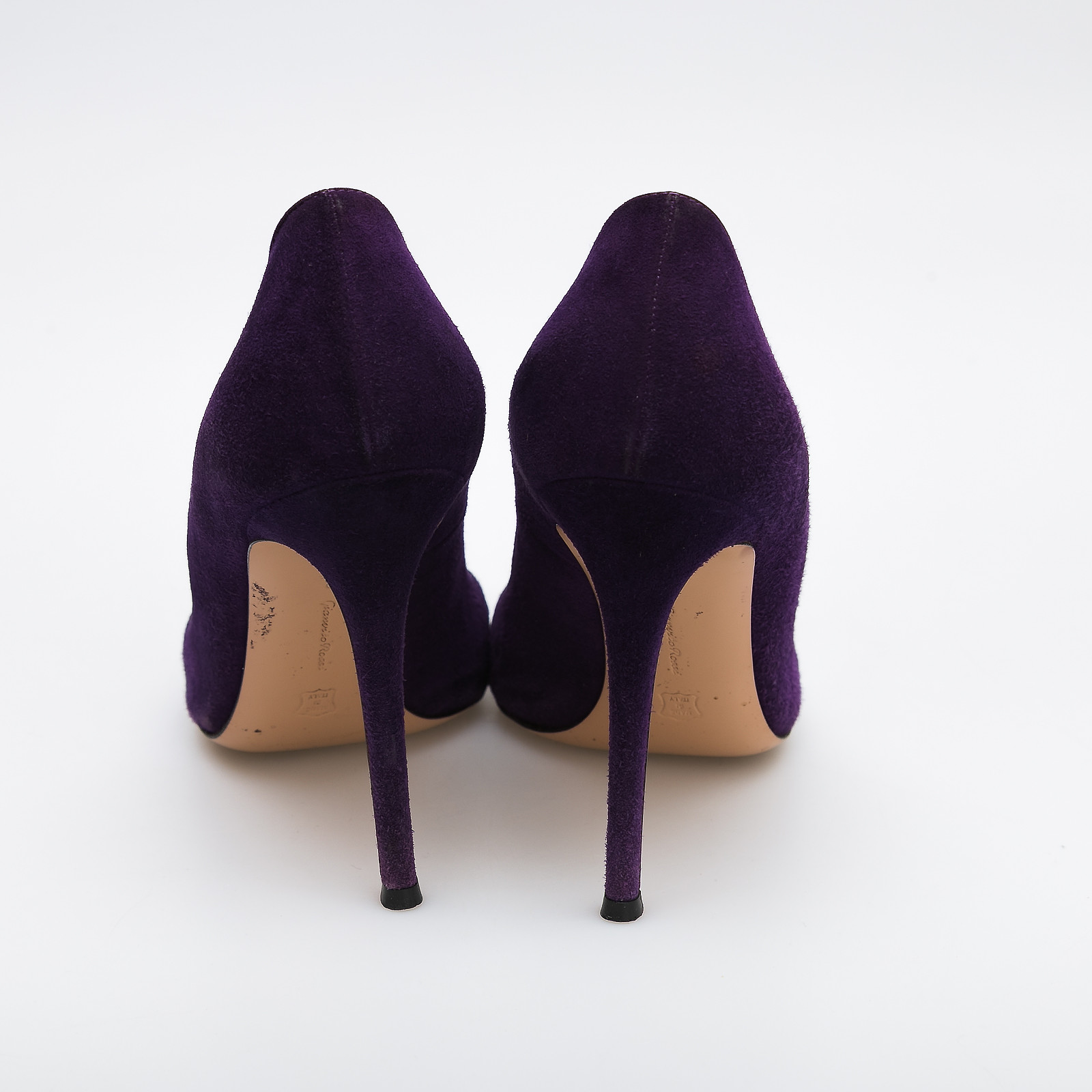 Туфли фиолетового цвета Gianvito Rossi - фото из каталога магазина брендовой одежды Second Friend Store Туфли Gianvito Rossi - купить оригинал в секонд-хенде SFS - 3