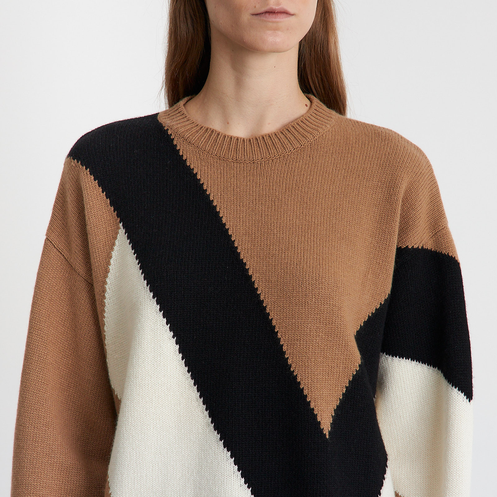 Свитер бежевого цвета Valentino - фото из каталога магазина брендовой одежды Second Friend Store Свитер Valentino - купить оригинал в секонд-хенде SFS - 4