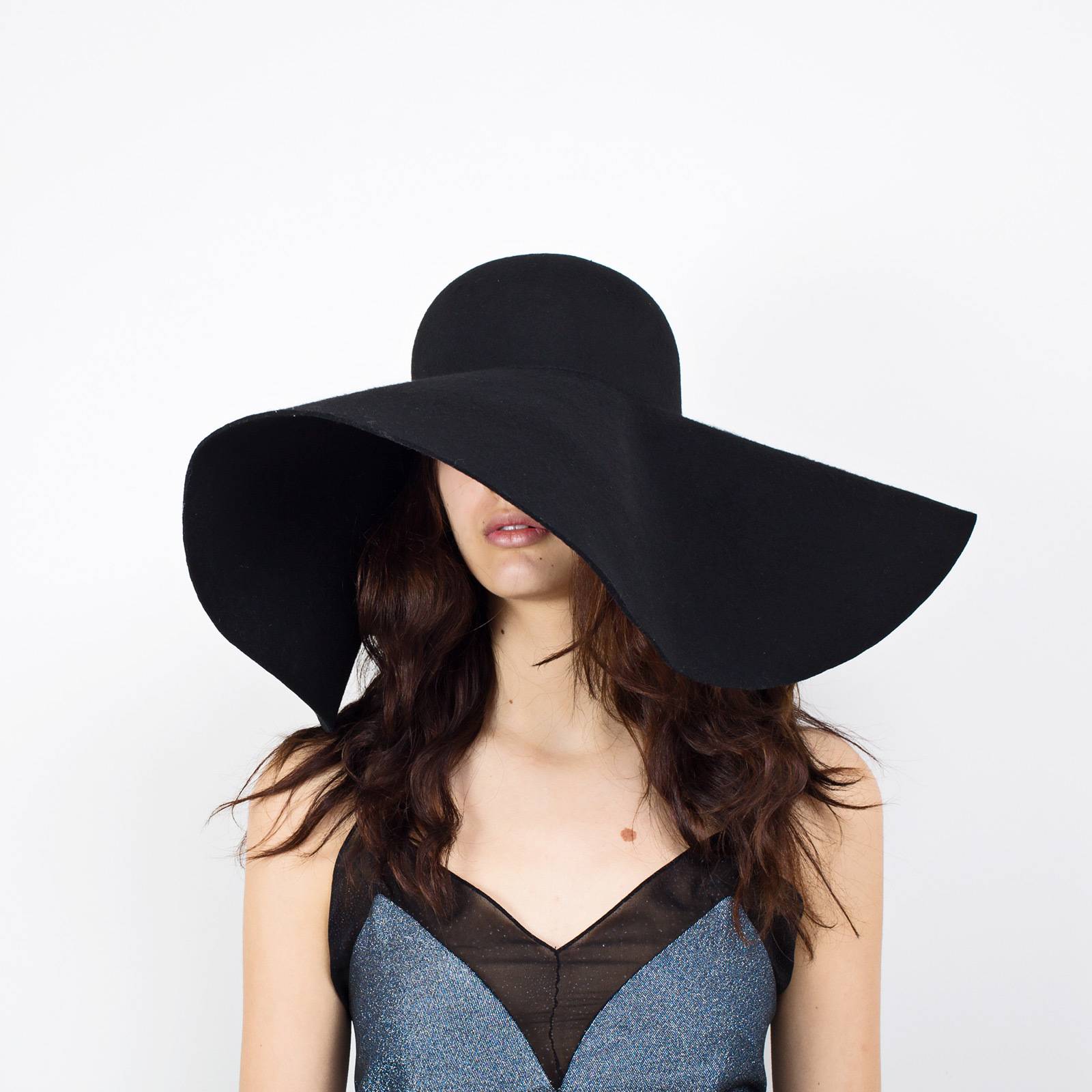 Шляпа Yves Saint Laurent - купить оригинал в секонд-хенде SFS