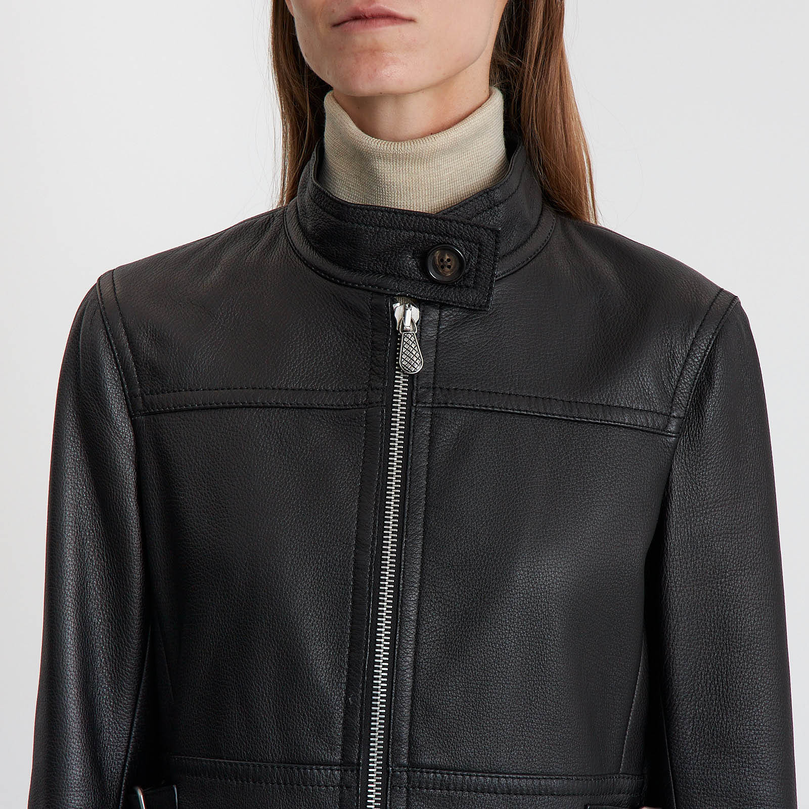 Куртка  черного цвета Bottega Veneta - фото из каталога магазина брендовой одежды Second Friend Store Куртка Bottega Veneta - купить оригинал в секонд-хенде SFS - 4