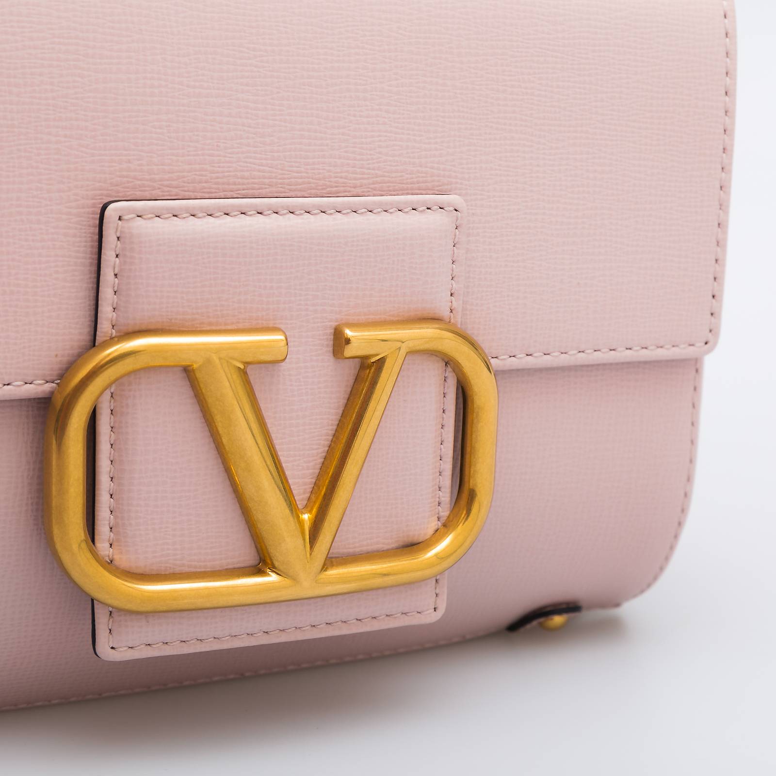 Сумка розового цвета Valentino - фото из каталога магазина брендовой одежды Second Friend Store Сумка Valentino - купить оригинал в секонд-хенде SFS - 5