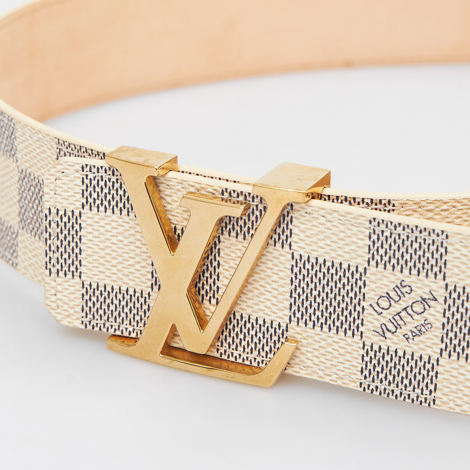 Ремень белого цвета Louis Vuitton - фото из каталога магазина брендовой одежды Second Friend Store Ремень Louis Vuitton - купить оригинал в секонд-хенде SFS - 4
