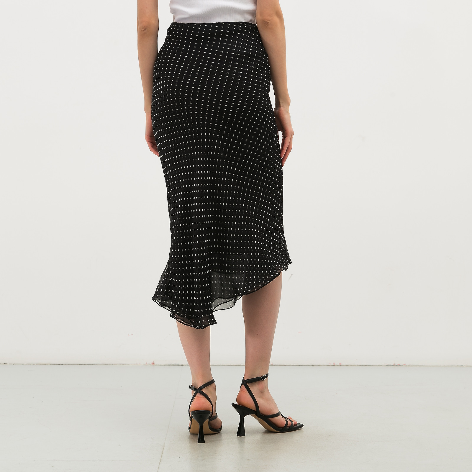 Юбка черного цвета Tom Ford - фото из каталога магазина брендовой одежды Second Friend Store Юбка Tom Ford - купить оригинал в секонд-хенде SFS - 3