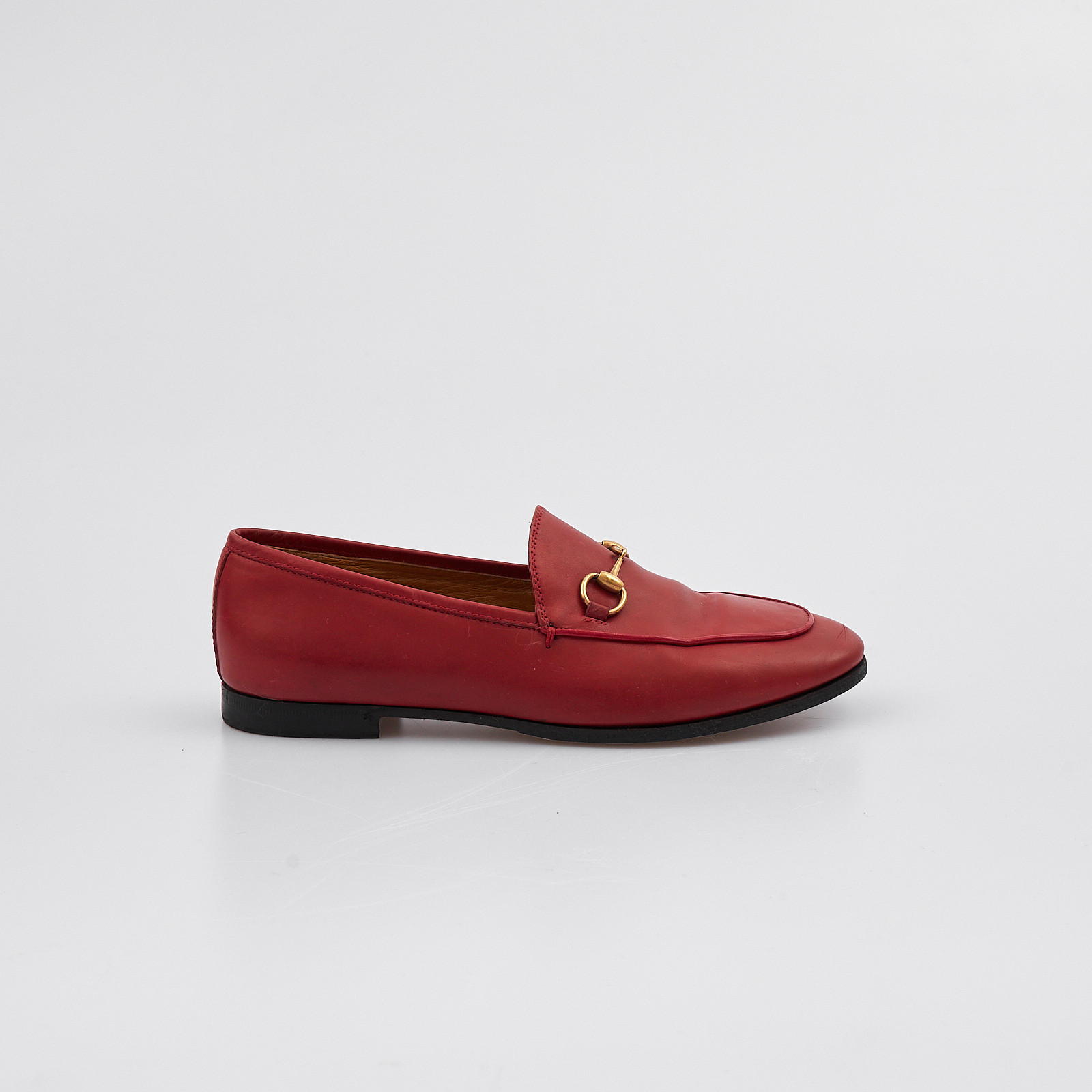 Лоферы красного цвета Gucci - фото из каталога магазина брендовой одежды Second Friend Store Лоферы Gucci - купить оригинал в секонд-хенде SFS - 1