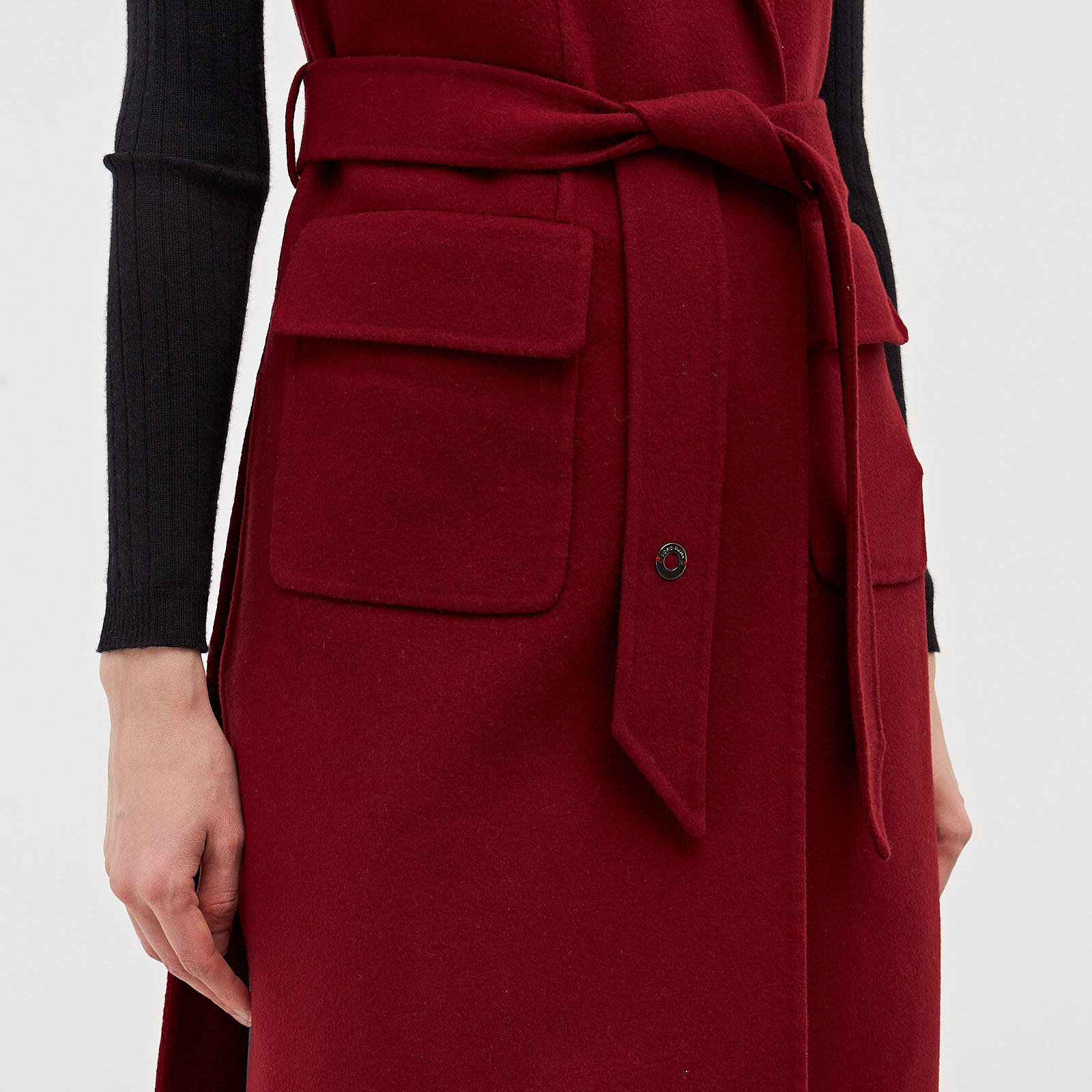 Жилет бордового цвета Loro Piana - фото из каталога магазина брендовой одежды Second Friend Store Жилет Loro Piana - купить оригинал в секонд-хенде SFS - 4