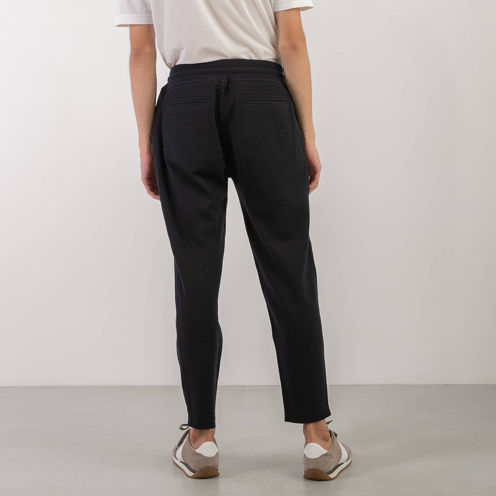 Брюки синего цвета Brunello Cucinelli - фото из каталога магазина брендовой одежды Second Friend Store Брюки Brunello Cucinelli - купить оригинал в секонд-хенде SFS - 3