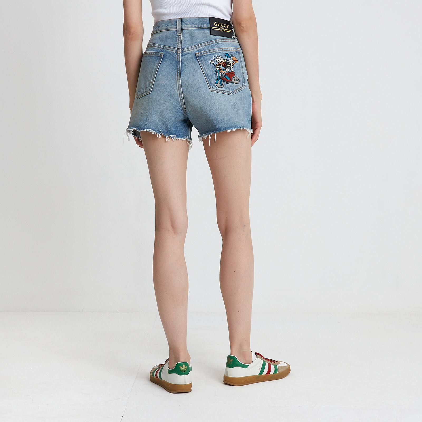 Шорты Disney x голубого цвета Gucci - фото из каталога магазина брендовой одежды Second Friend Store Шорты Disney x Gucci - купить оригинал в секонд-хенде SFS - 3