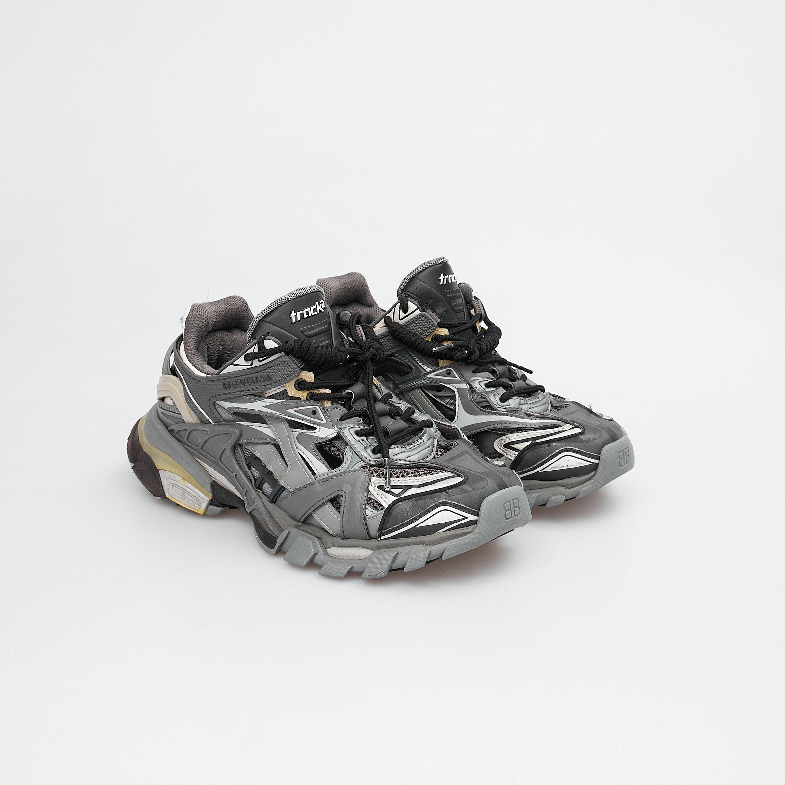 Кроссовки серого цвета Balenciaga - фото из каталога магазина брендовой одежды Second Friend Store Кроссовки Balenciaga - купить оригинал в секонд-хенде SFS - 2