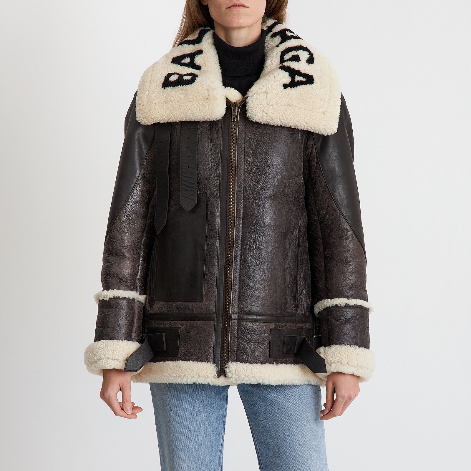Дубленка  коричневого цвета Balenciaga - фото из каталога магазина брендовой одежды Second Friend Store Дубленка Balenciaga - купить оригинал в секонд-хенде SFS - 1