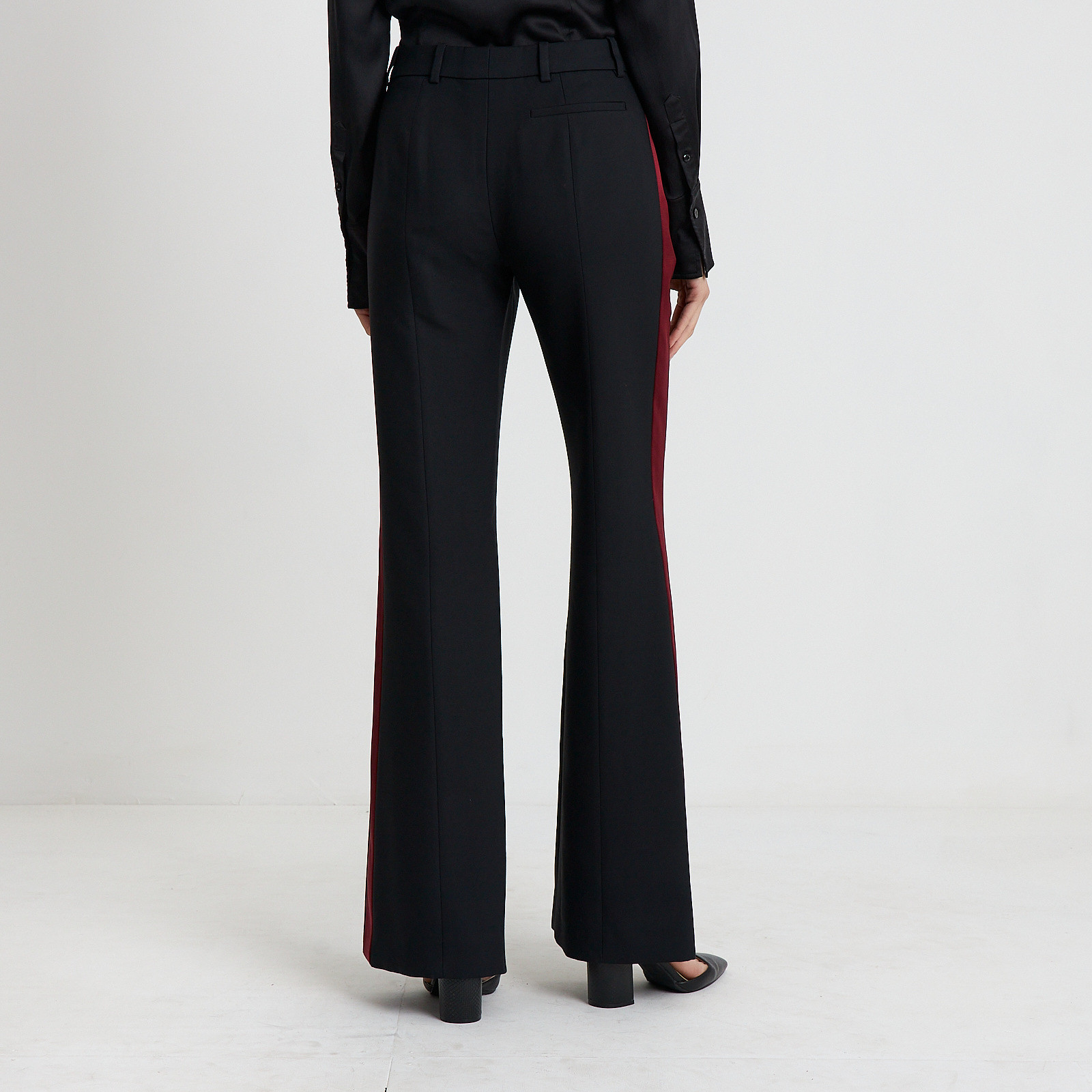 Брюки черного цвета Alexander McQueen - фото из каталога магазина брендовой одежды Second Friend Store Брюки Alexander McQueen - купить оригинал в секонд-хенде SFS - 3