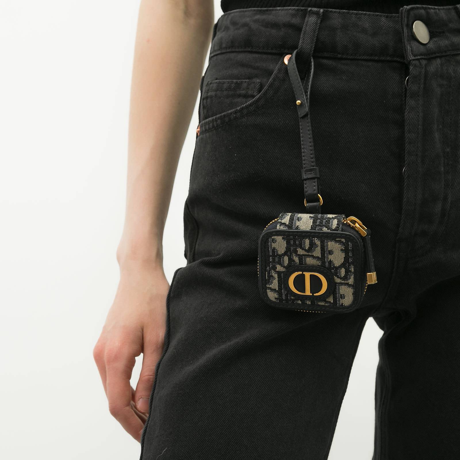 Чехол Christian Dior - купить оригинал в секонд-хенде SFS