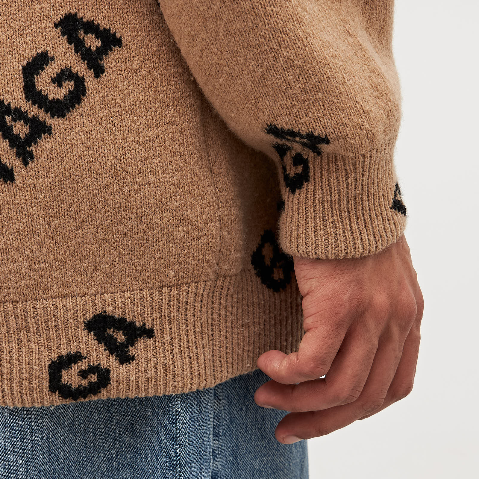 Свитер бежевого цвета Balenciaga - фото из каталога магазина брендовой одежды Second Friend Store Свитер Balenciaga - купить оригинал в секонд-хенде SFS - 5