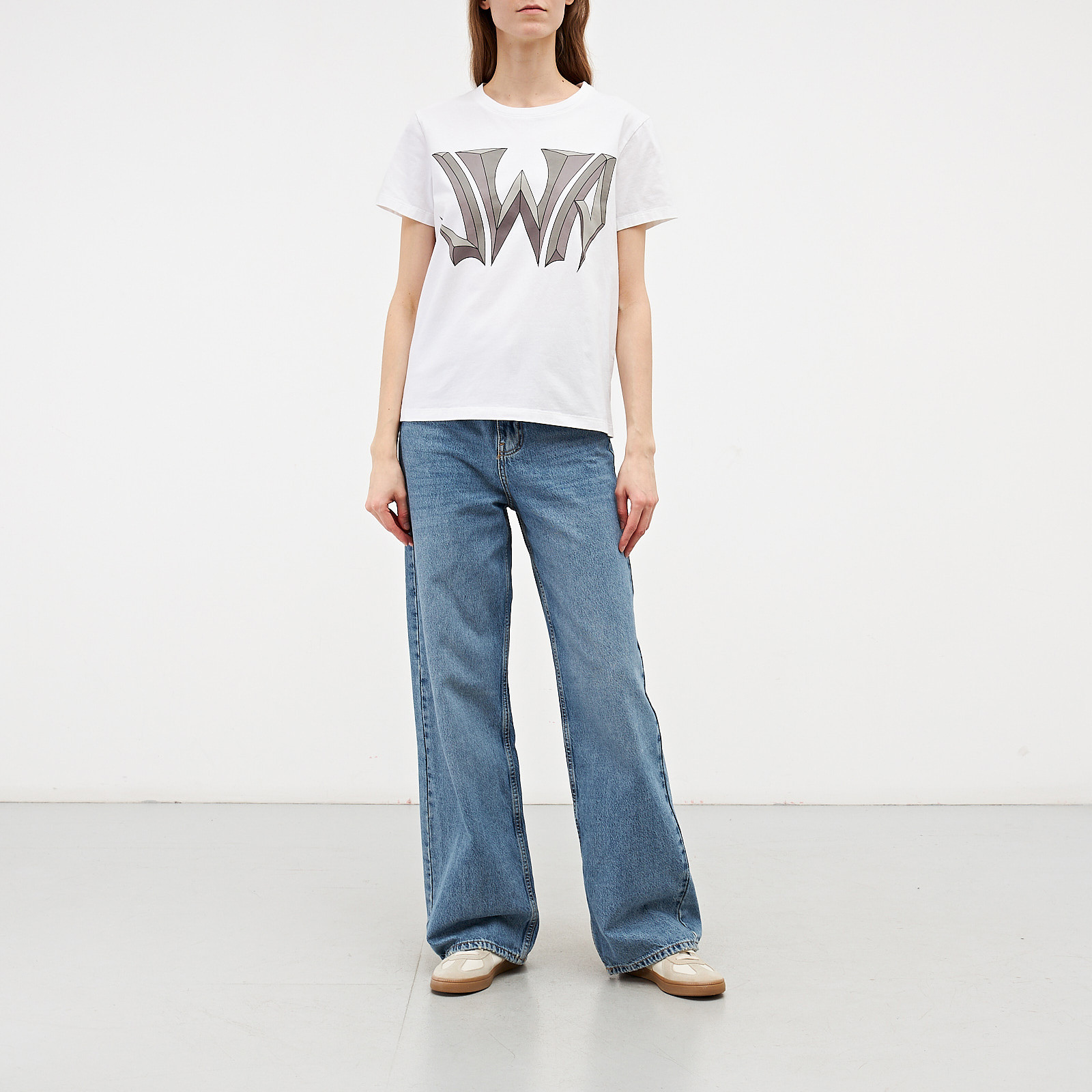 Футболка белого цвета JW Anderson - фото из каталога магазина брендовой одежды Second Friend Store Футболка JW Anderson - купить оригинал в секонд-хенде SFS - 2