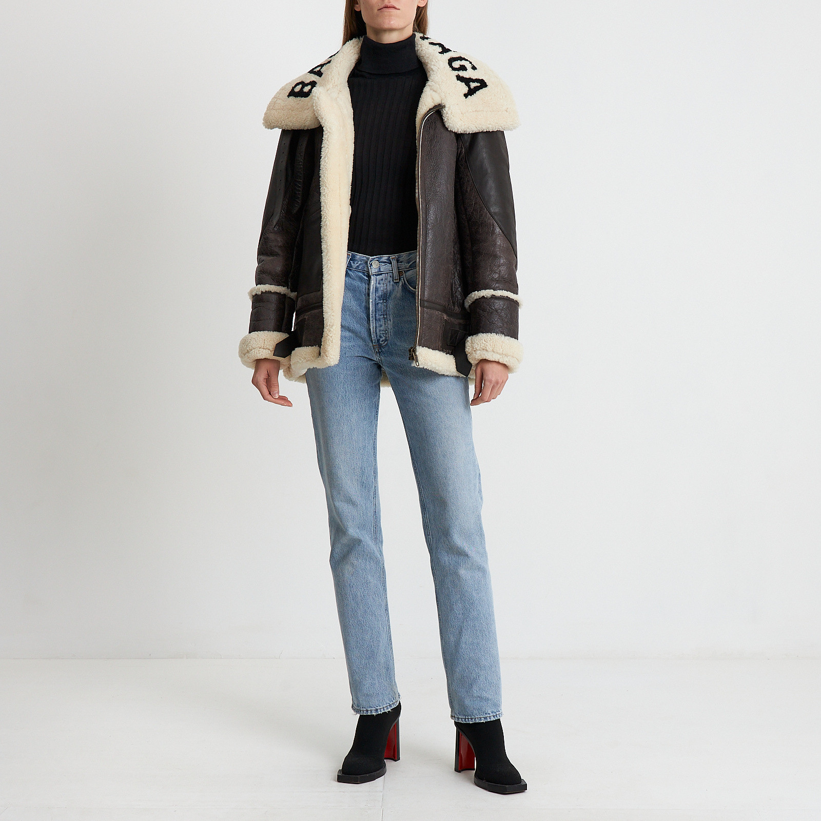 Дубленка  коричневого цвета Balenciaga - фото из каталога магазина брендовой одежды Second Friend Store Дубленка Balenciaga - купить оригинал в секонд-хенде SFS - 3