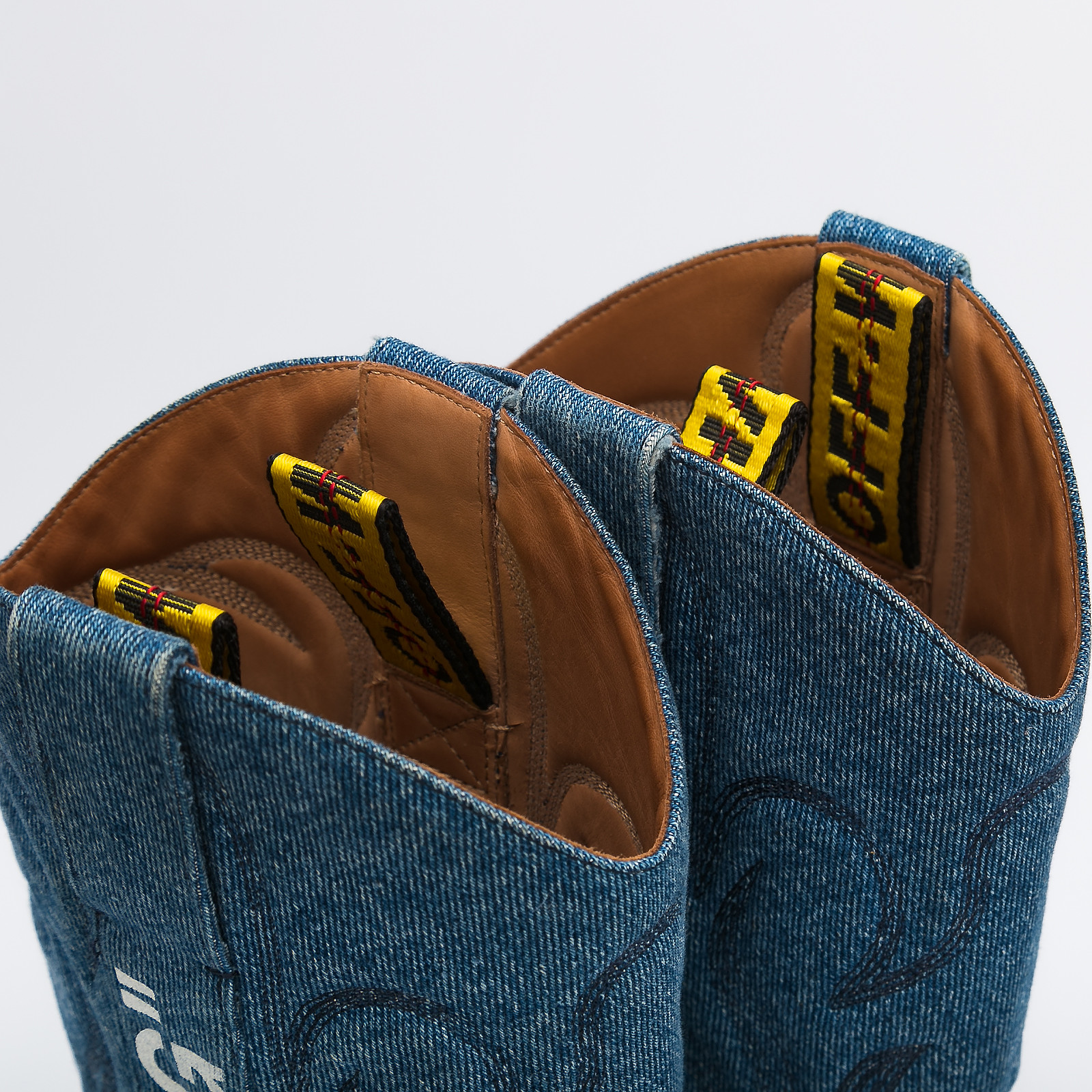 Сапоги голубого цвета Off-White - фото из каталога магазина брендовой одежды Second Friend Store Сапоги Off-White - купить оригинал в секонд-хенде SFS - 5