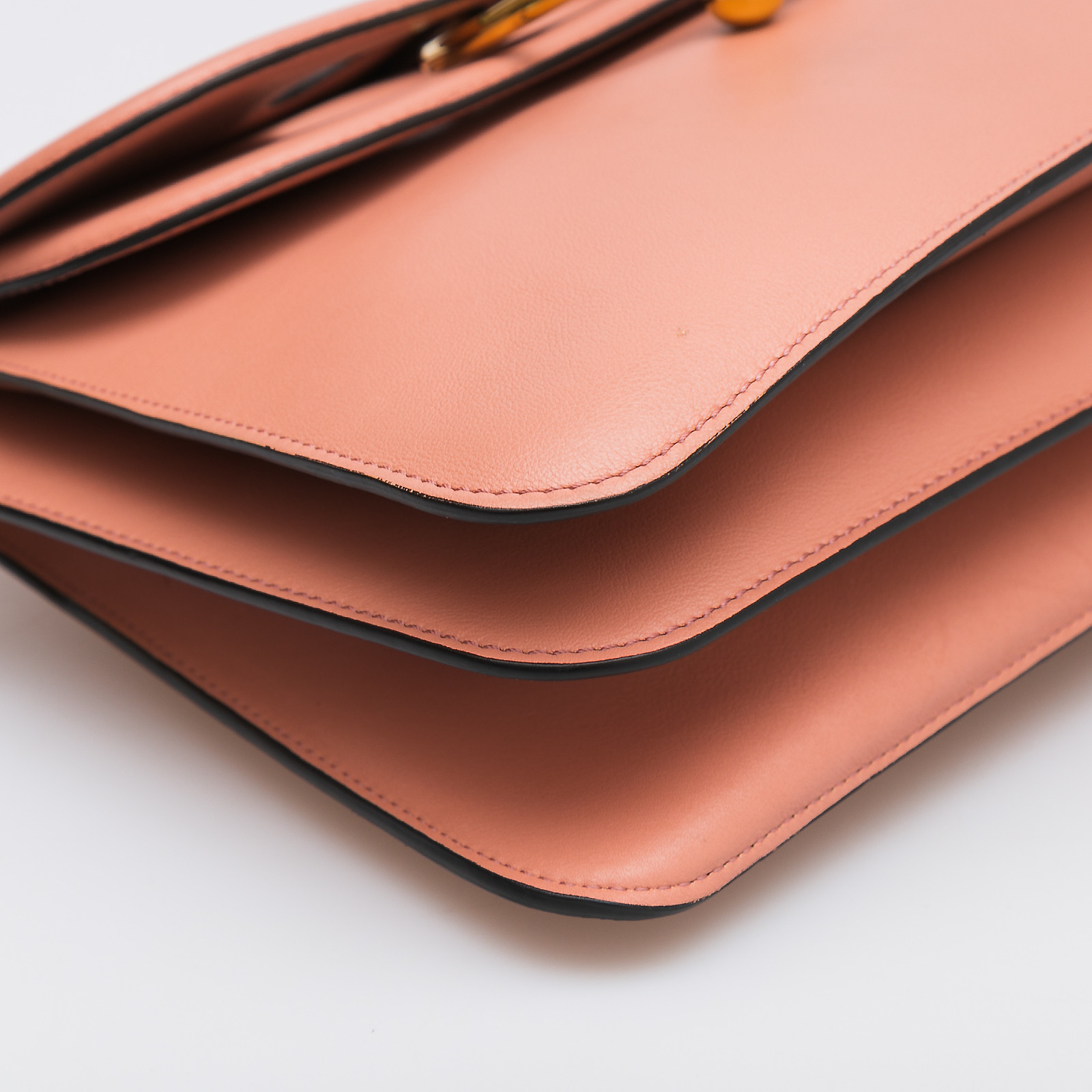 Сумка розового цвета JW Anderson - фото из каталога магазина брендовой одежды Second Friend Store Сумка JW Anderson - купить оригинал в секонд-хенде SFS - 4