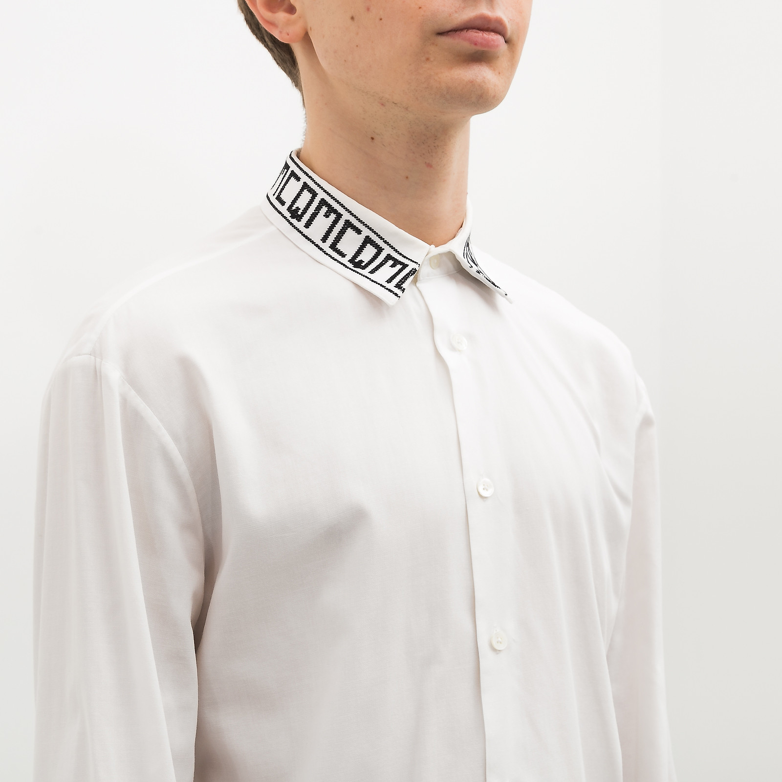 Рубашка белого цвета McQ by Alexander McQueen - фото из каталога магазина брендовой одежды Second Friend Store Рубашка McQ by Alexander McQueen - купить оригинал в секонд-хенде SFS - 4