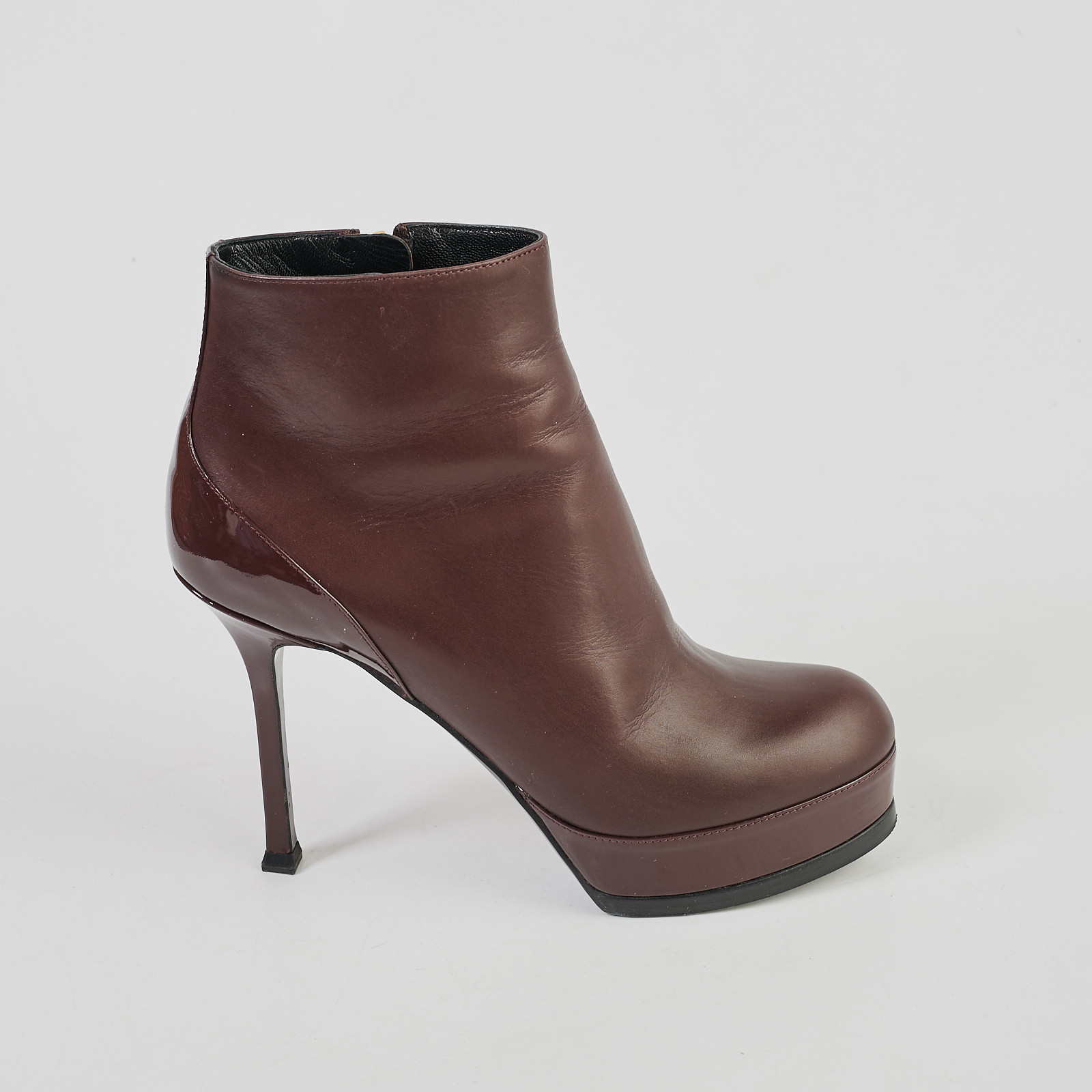 Ботильоны бордового цвета Saint Laurent - фото из каталога магазина брендовой одежды Second Friend Store Ботильоны Saint Laurent - купить оригинал в секонд-хенде SFS - 1