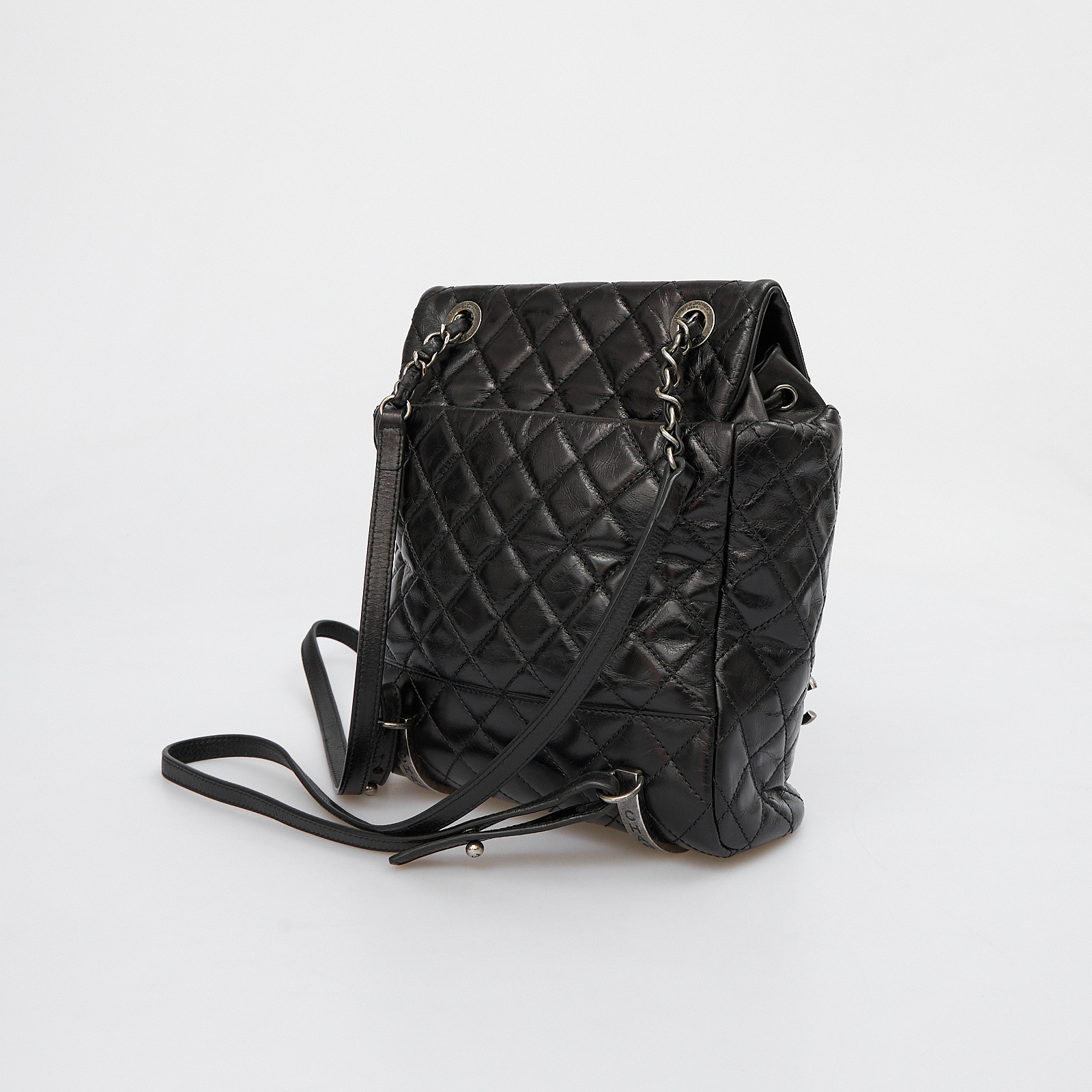 Рюкзак черного цвета Chanel - фото из каталога магазина брендовой одежды Second Friend Store Рюкзак Chanel - купить оригинал в секонд-хенде SFS - 3