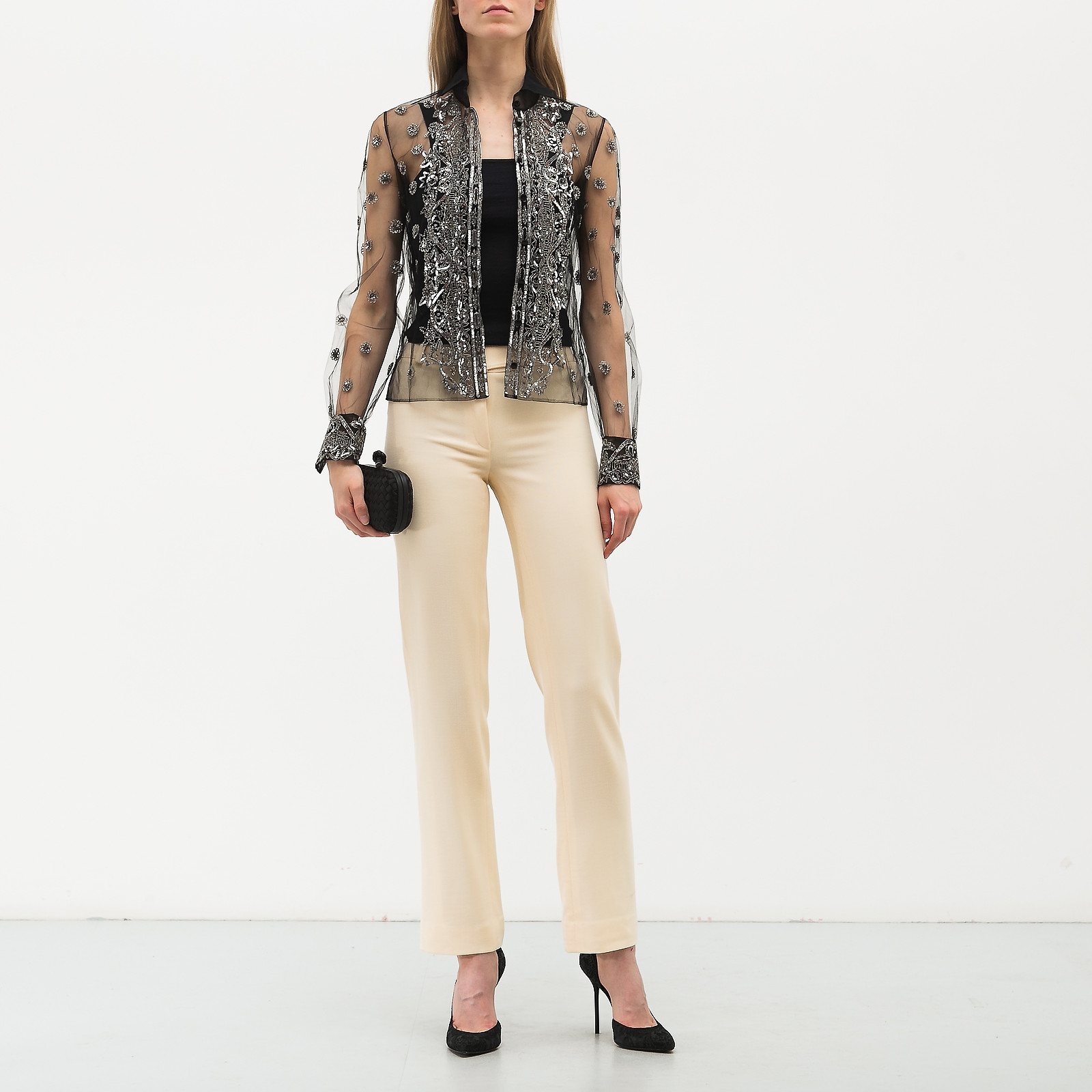 Брюки белого цвета Valentino - фото из каталога магазина брендовой одежды Second Friend Store Брюки Valentino - купить оригинал в секонд-хенде SFS - 2