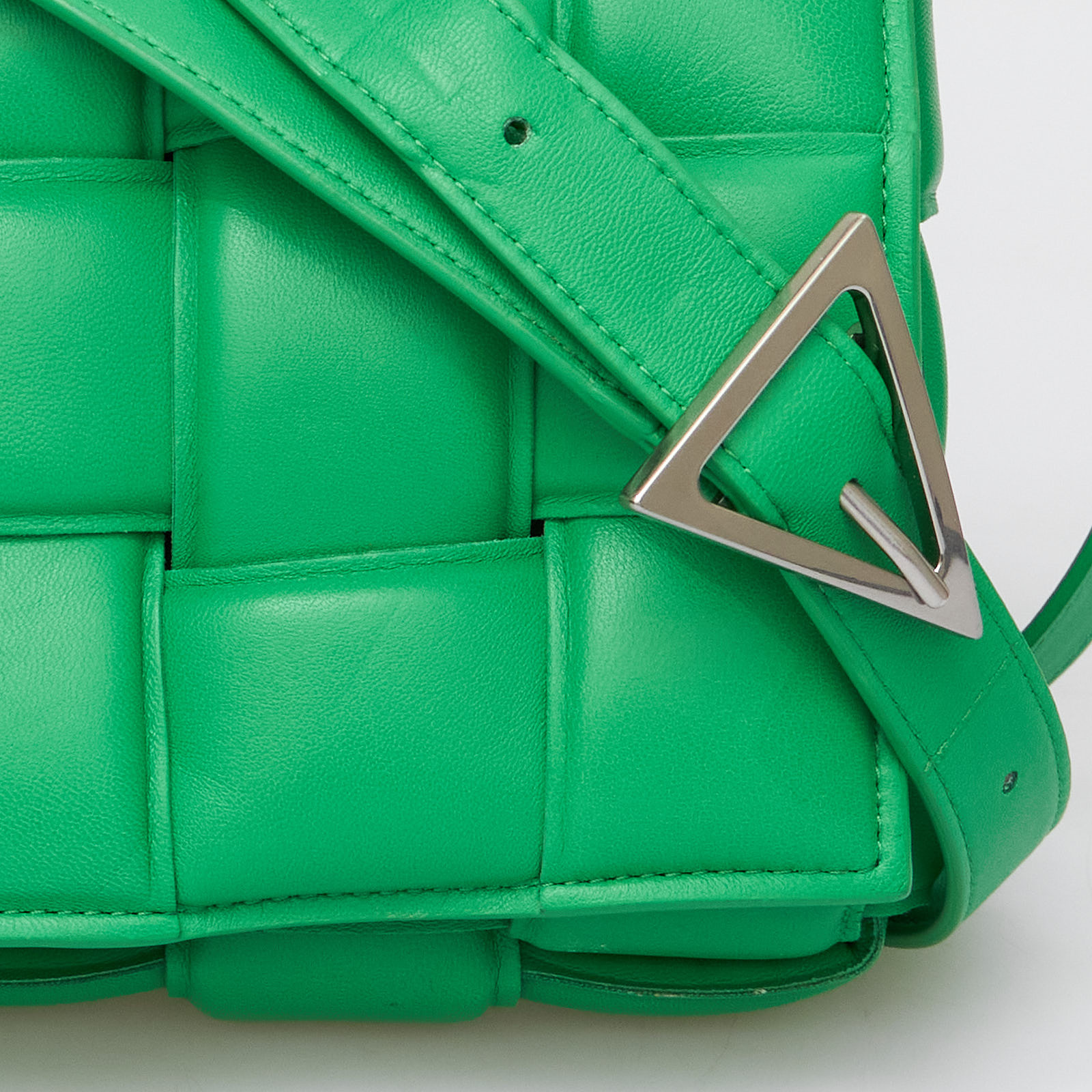 Сумка зеленого цвета Bottega Veneta - фото из каталога магазина брендовой одежды Second Friend Store Сумка Bottega Veneta - купить оригинал в секонд-хенде SFS - 5