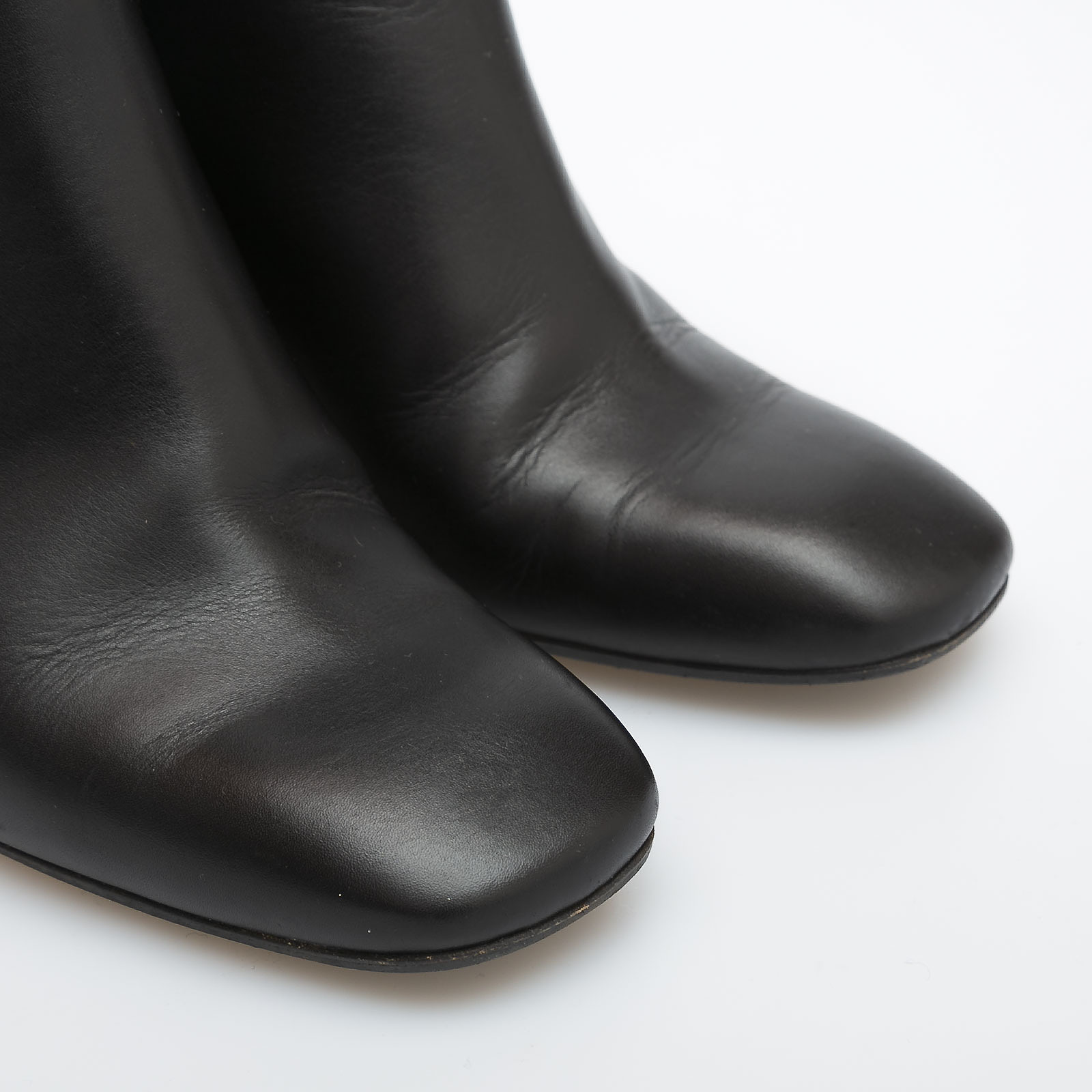 Ботильоны черного цвета Celine - фото из каталога магазина брендовой одежды Second Friend Store Ботильоны Celine - купить оригинал в секонд-хенде SFS - 4