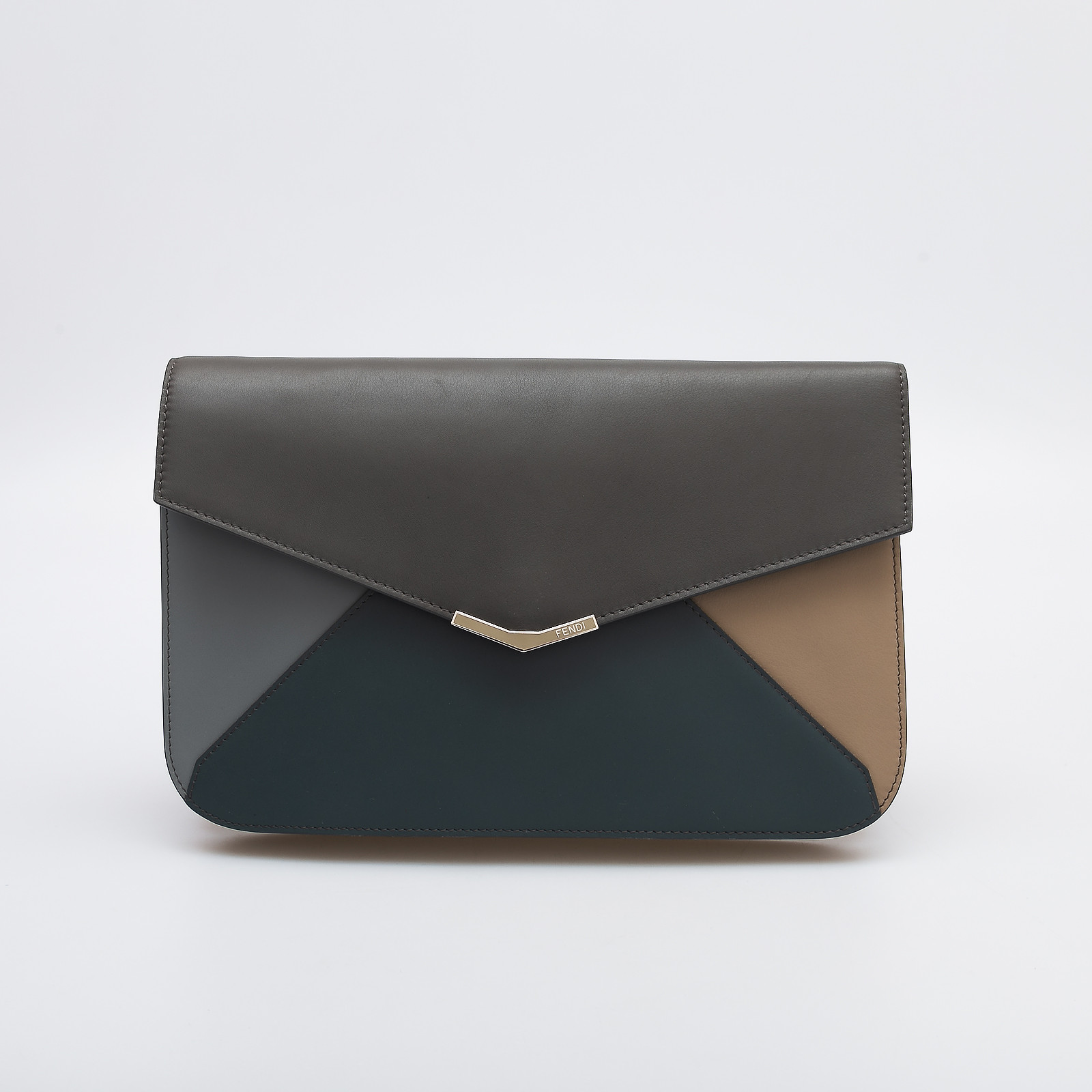 Клатч  серого цвета Fendi - фото из каталога магазина брендовой одежды Second Friend Store Клатч Fendi - купить оригинал в секонд-хенде SFS - 1