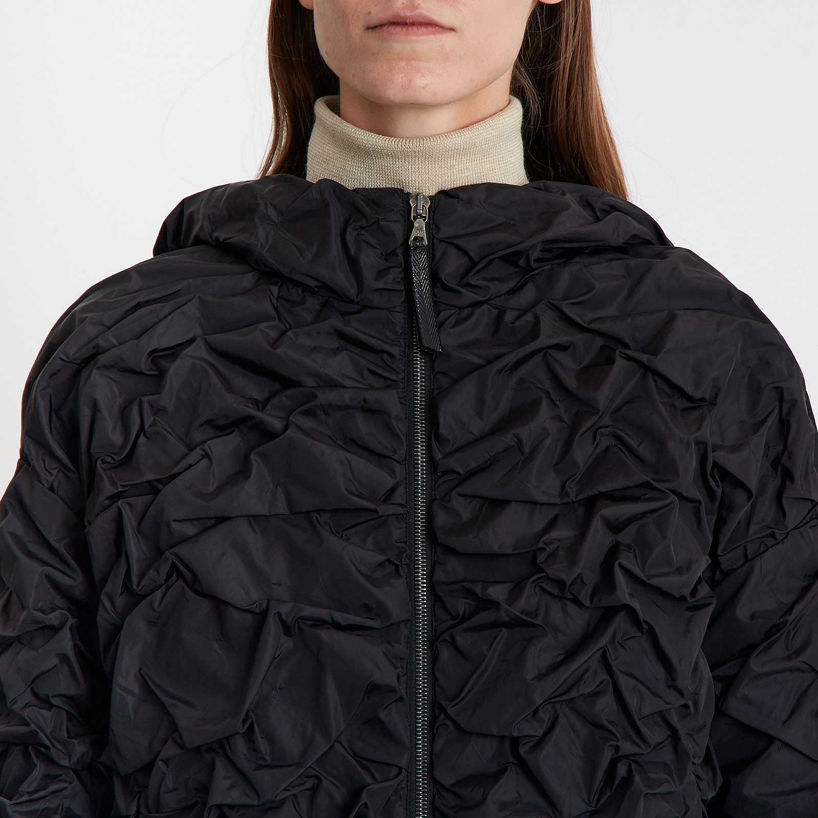 Куртка черного цвета Prada - фото из каталога магазина брендовой одежды Second Friend Store Куртка Prada - купить оригинал в секонд-хенде SFS - 4